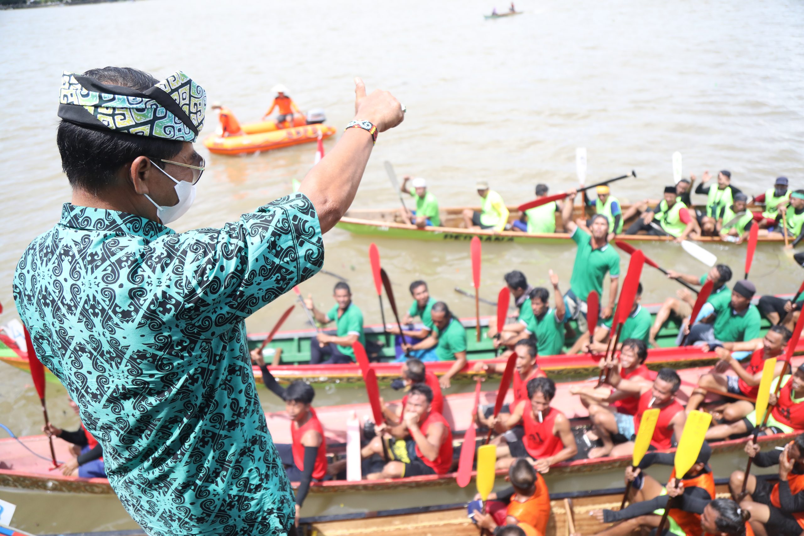 Gubernur Menutup Balap Ketinting dan Balap Perahu