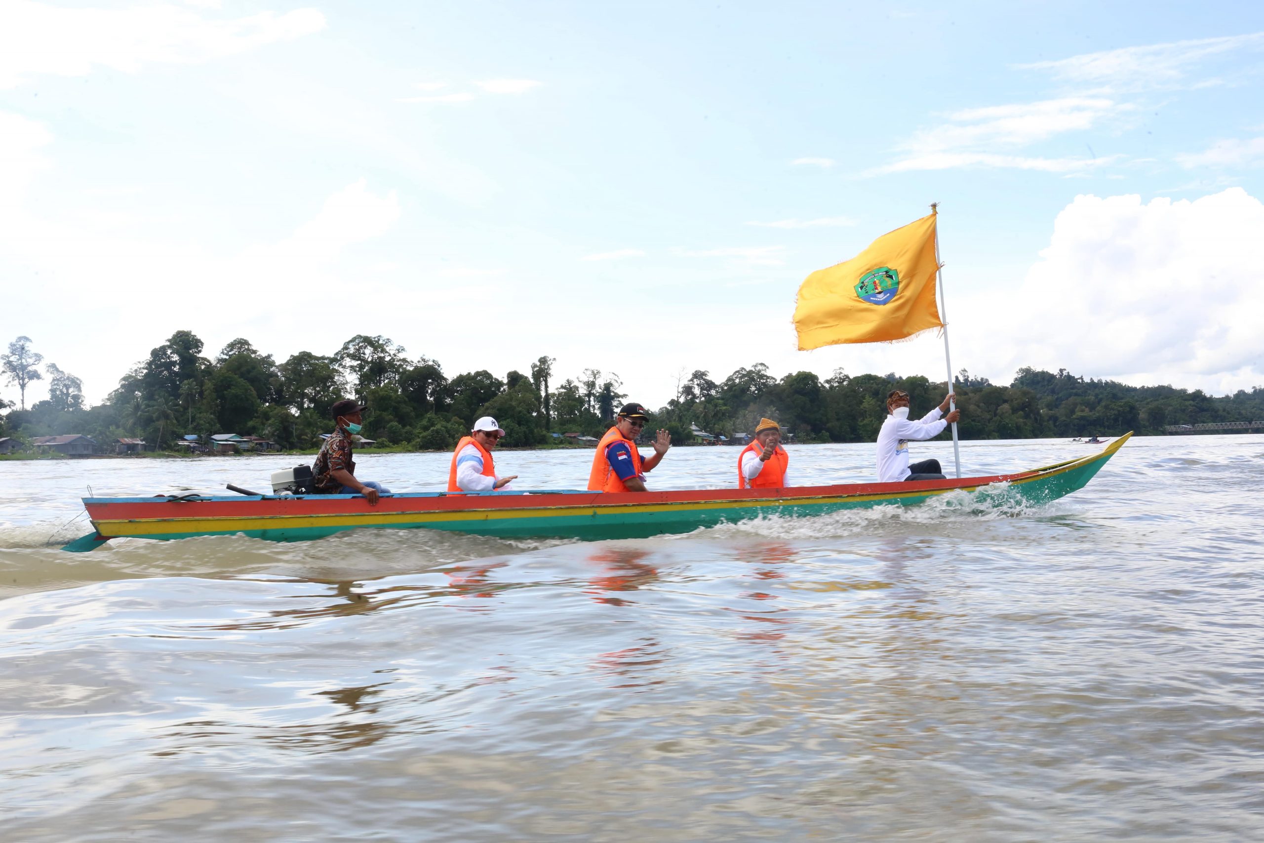 Lepas Pebalap Ketinting, Wagub Yansen Ingin Potensi Wisata Sungai Kayan Beri Devisa