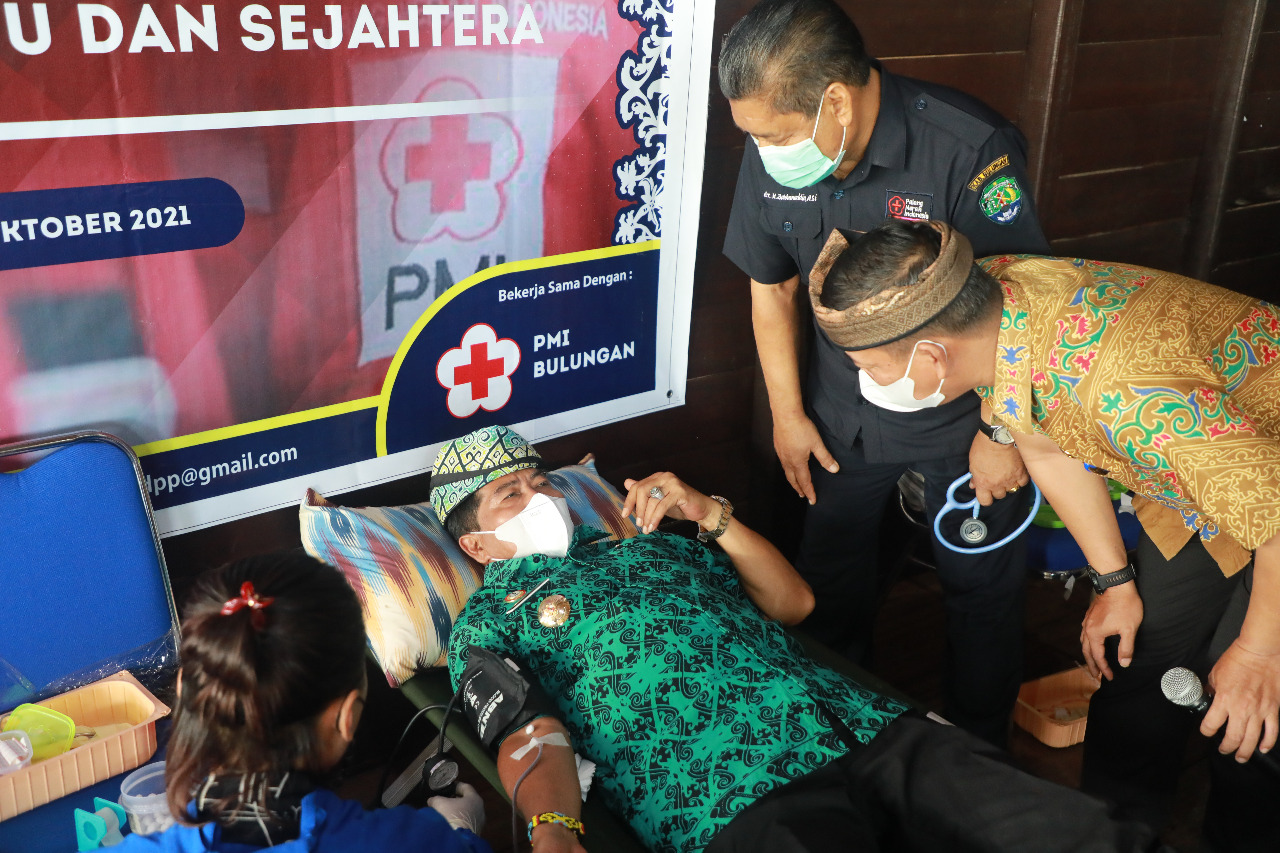 Ikut Donor Darah, Gubernur Inginkan Kegiatan Sosial terus Dihidupkan