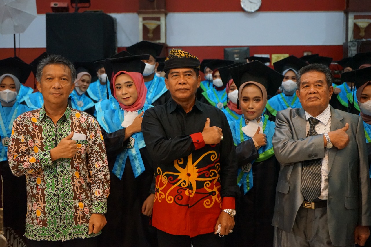 Di Depan Wisudawan Poltek Nunukan, Gubernur Zainal: Sukses tidak Datang ke Orang Malas