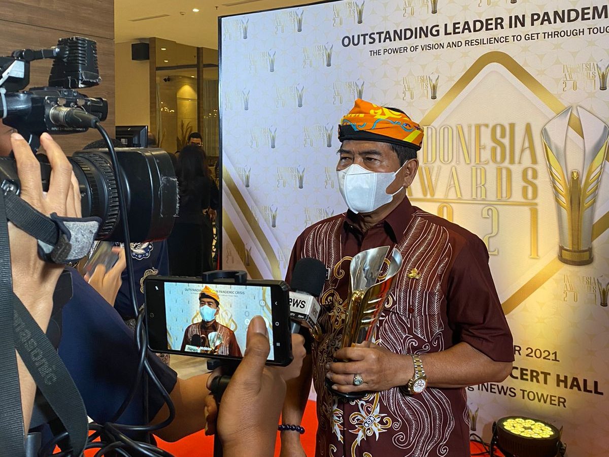 Gubernur Kaltara Terima Anugerah Indonesian Awards 2021 Kategori Digital Transformation