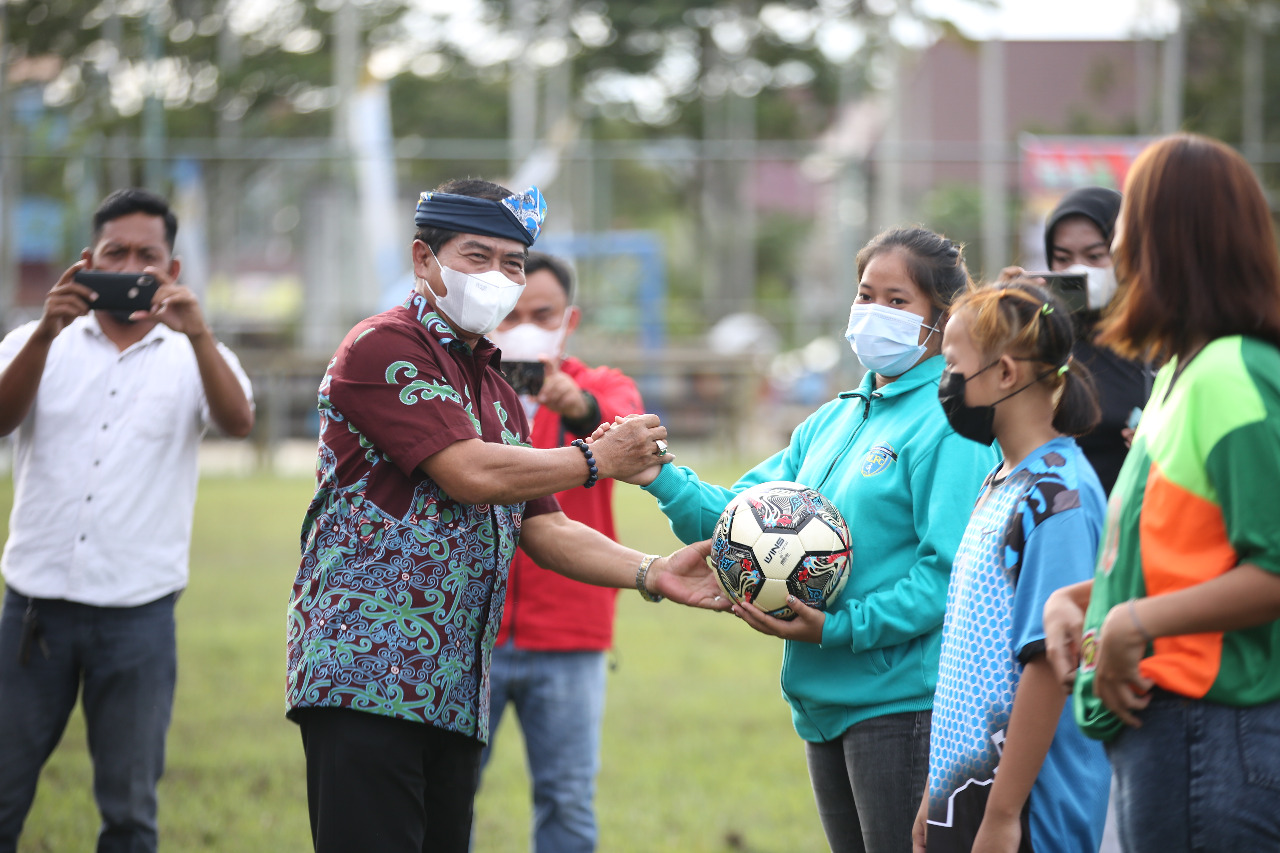 Tutup Kompetisi Pelajar, Gubernur dan Wagub Gelar Turnamen Sepak Bola Wanita