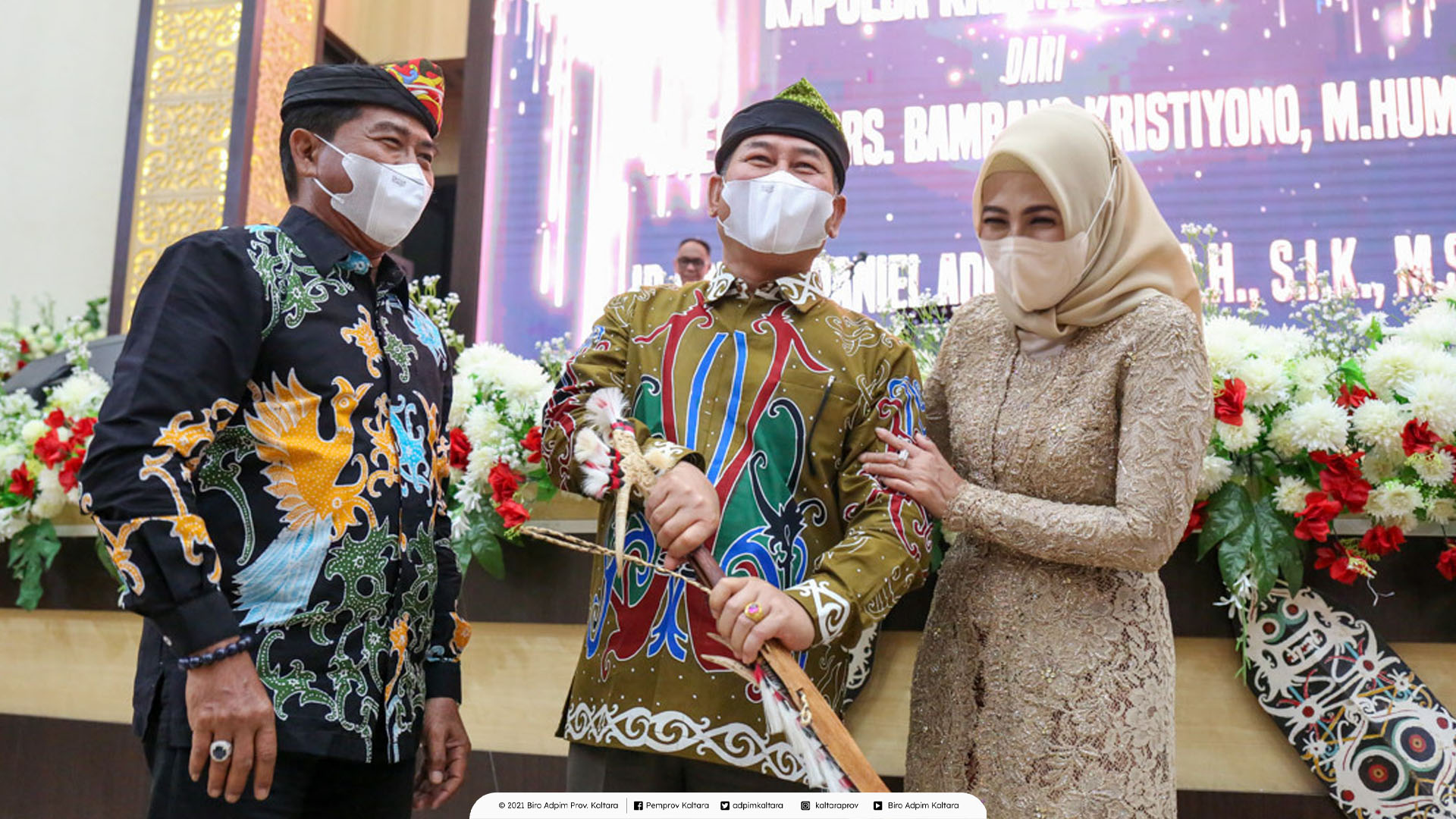 Pisah Sambut Kapolda, Gubernur Alunkan Lagu ‘Kau Masih Kekasihku’