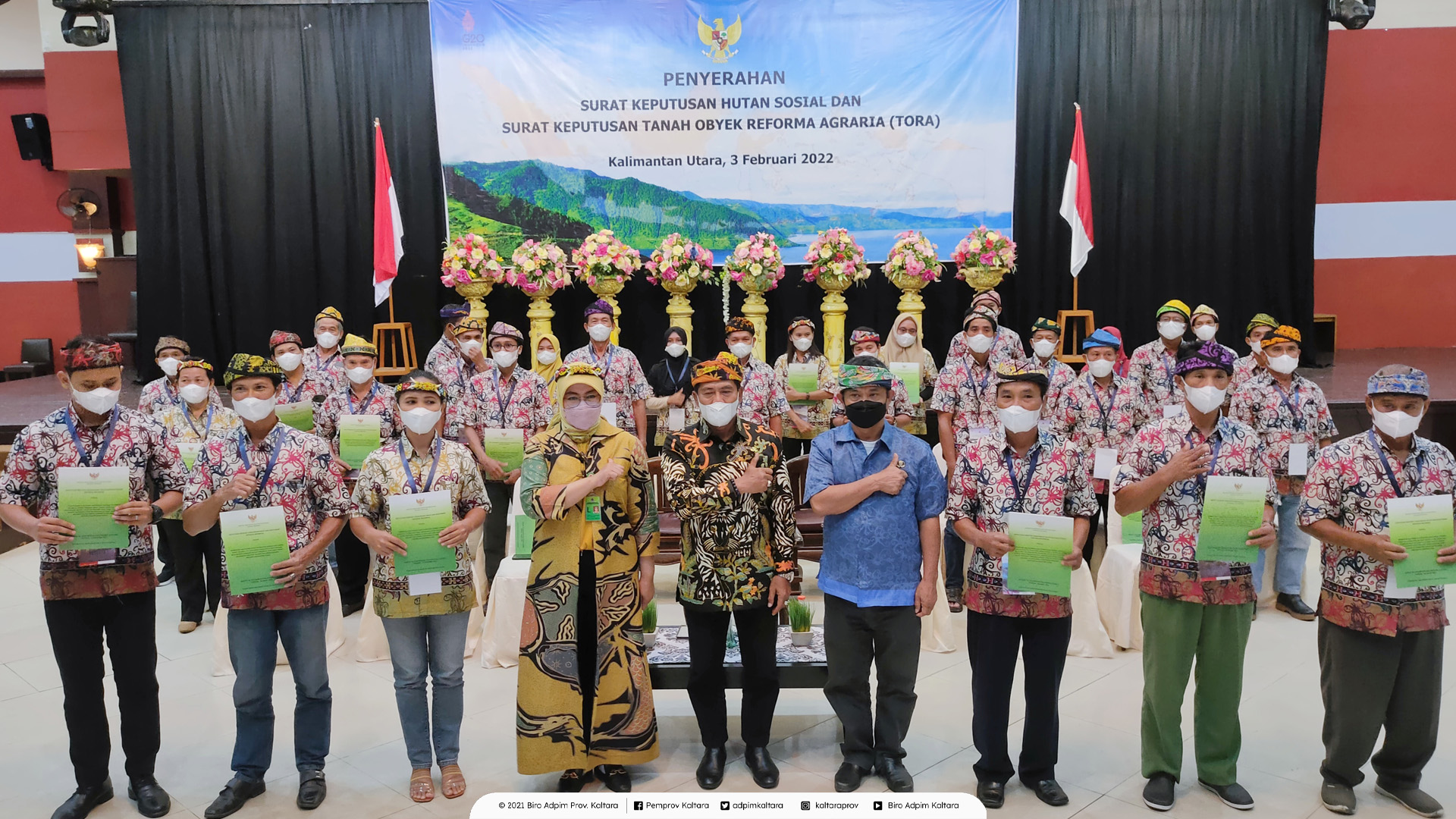 Serahkan SK Hutan Sosial, Gubernur Ajak Kelompok Tani Kembangkan Serai Wangi