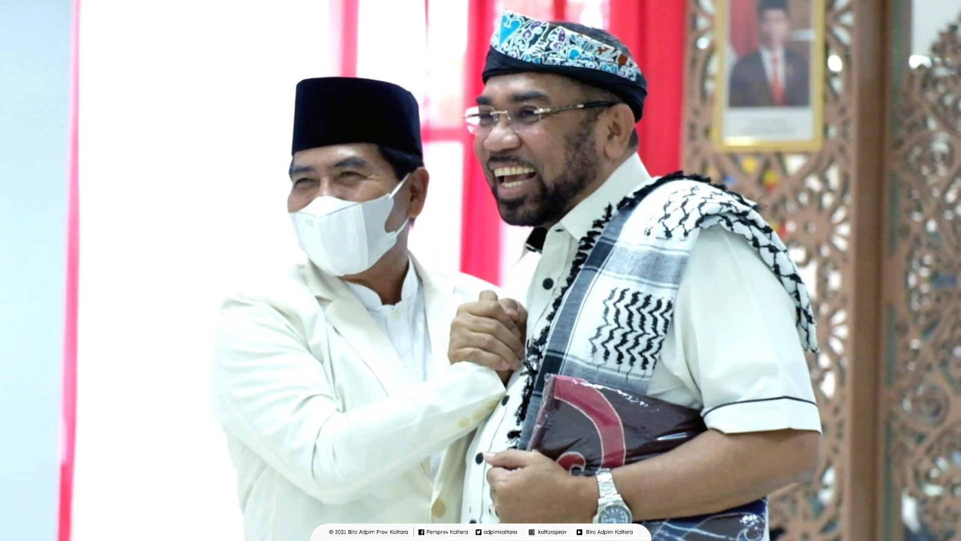 Di Kaltara, Ali Mochtar Ngabalin Merasa Terhormat Pakai Singal Orang Bulungan