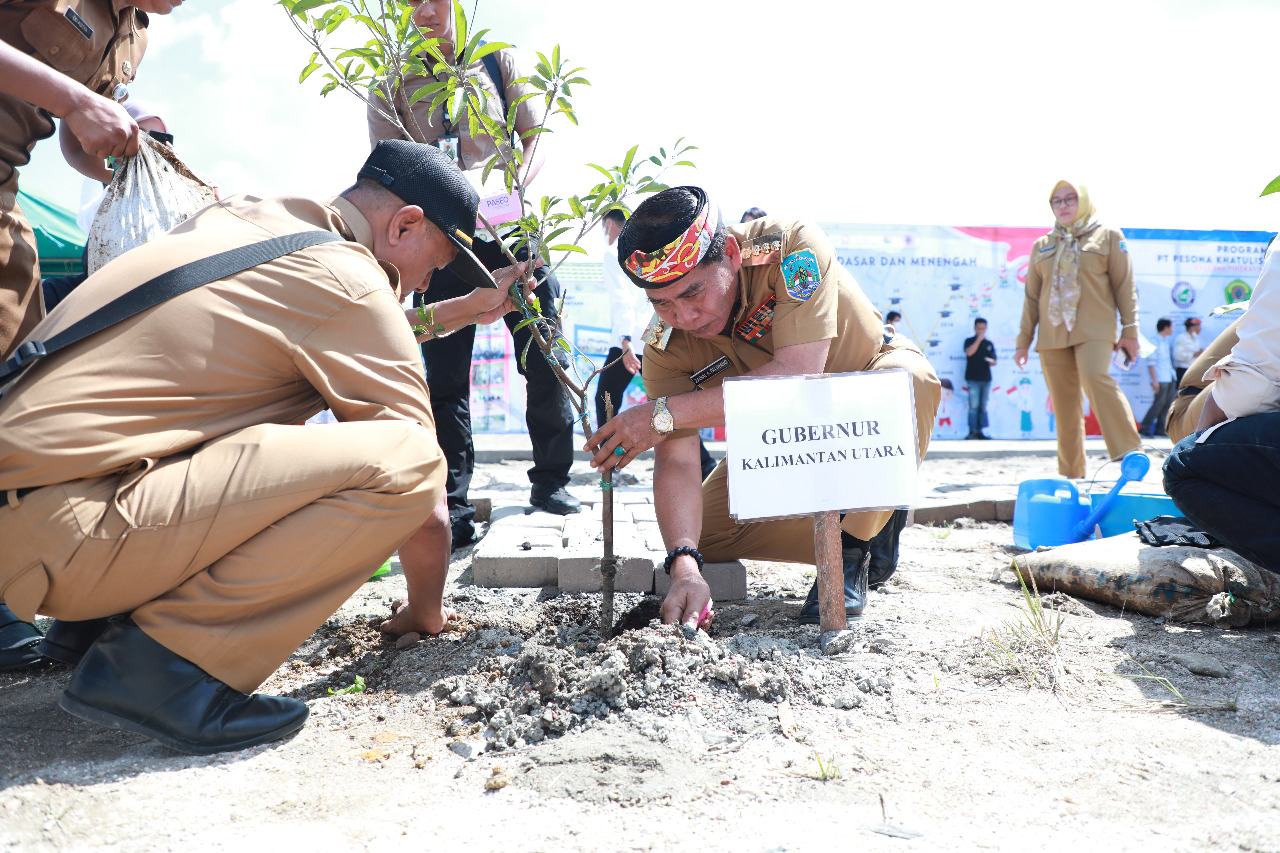 Gubernur Zainal ‘Beri Jempol’ PT PKN Terus Peduli Sektor Pendidikan