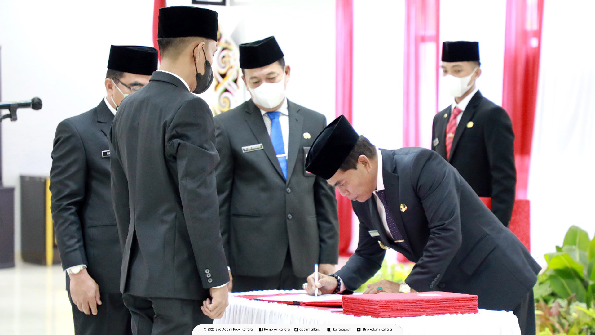 Lantik 106 Pejabat Administrasi, Gubernur Zainal Minta ASN Manfaatkan Kemajuan Digital