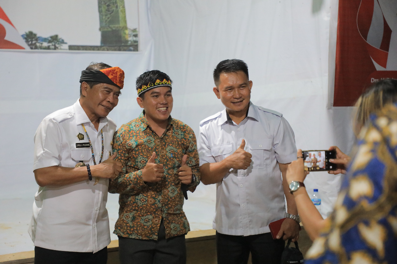 Gubernur Perjuangkan Listrik dan Sinyal Warga Km 57