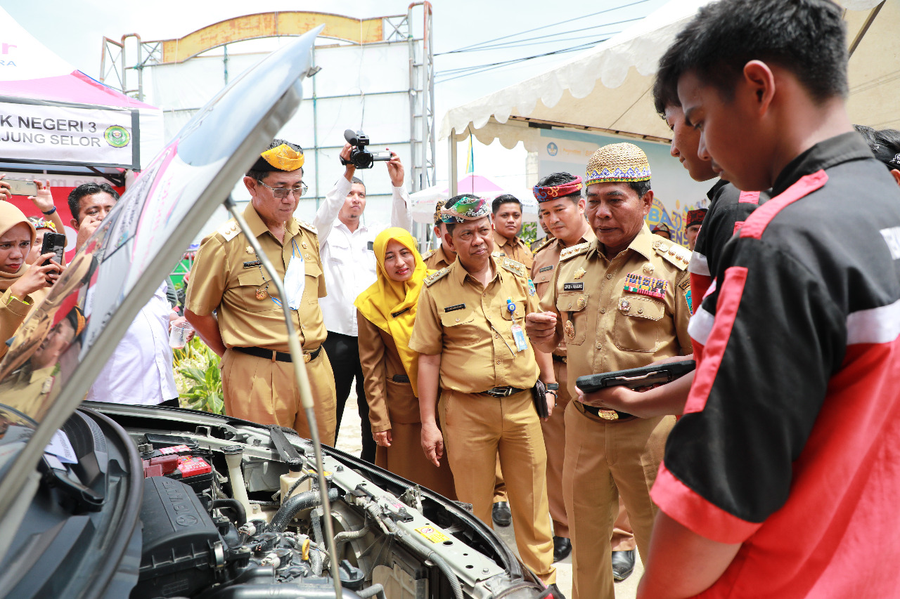 Gubernur-Wagub Buka Festival Tari Pesisir dan Gebyar Proyek Riil