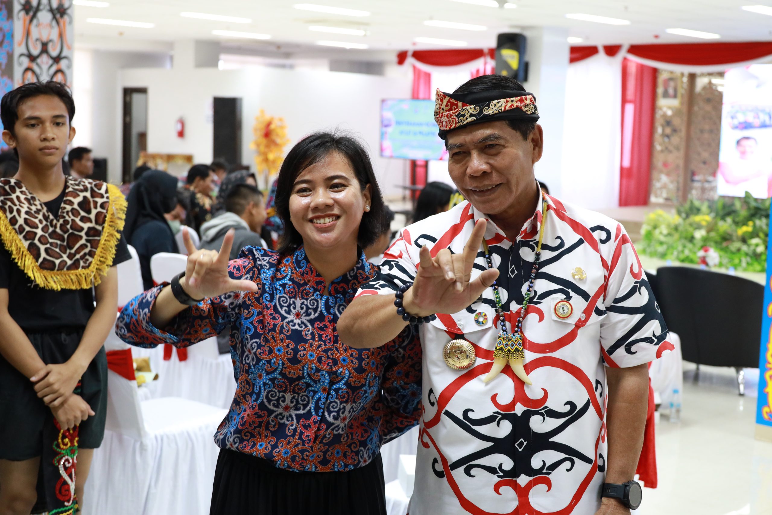 Gubernur Salurkan Bonus Peraih Medali Papernas Papua