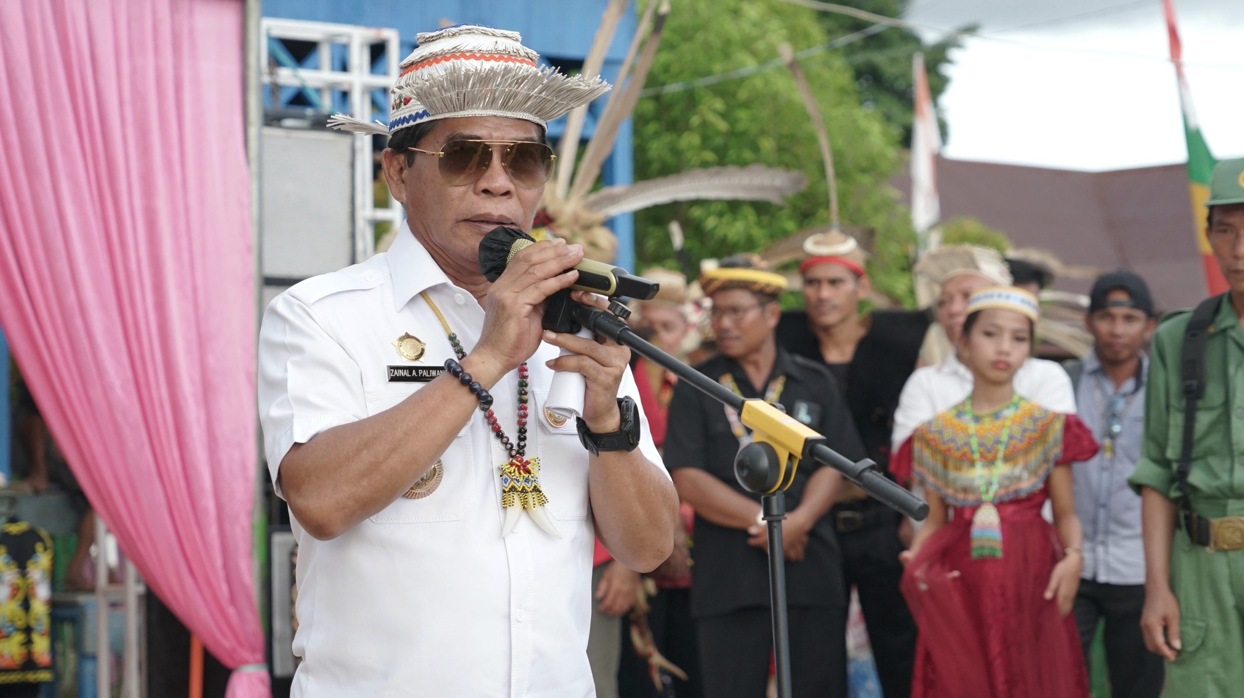 Gubernur: Lestarikan Tradisi Meja Panjang Desa Pimping!