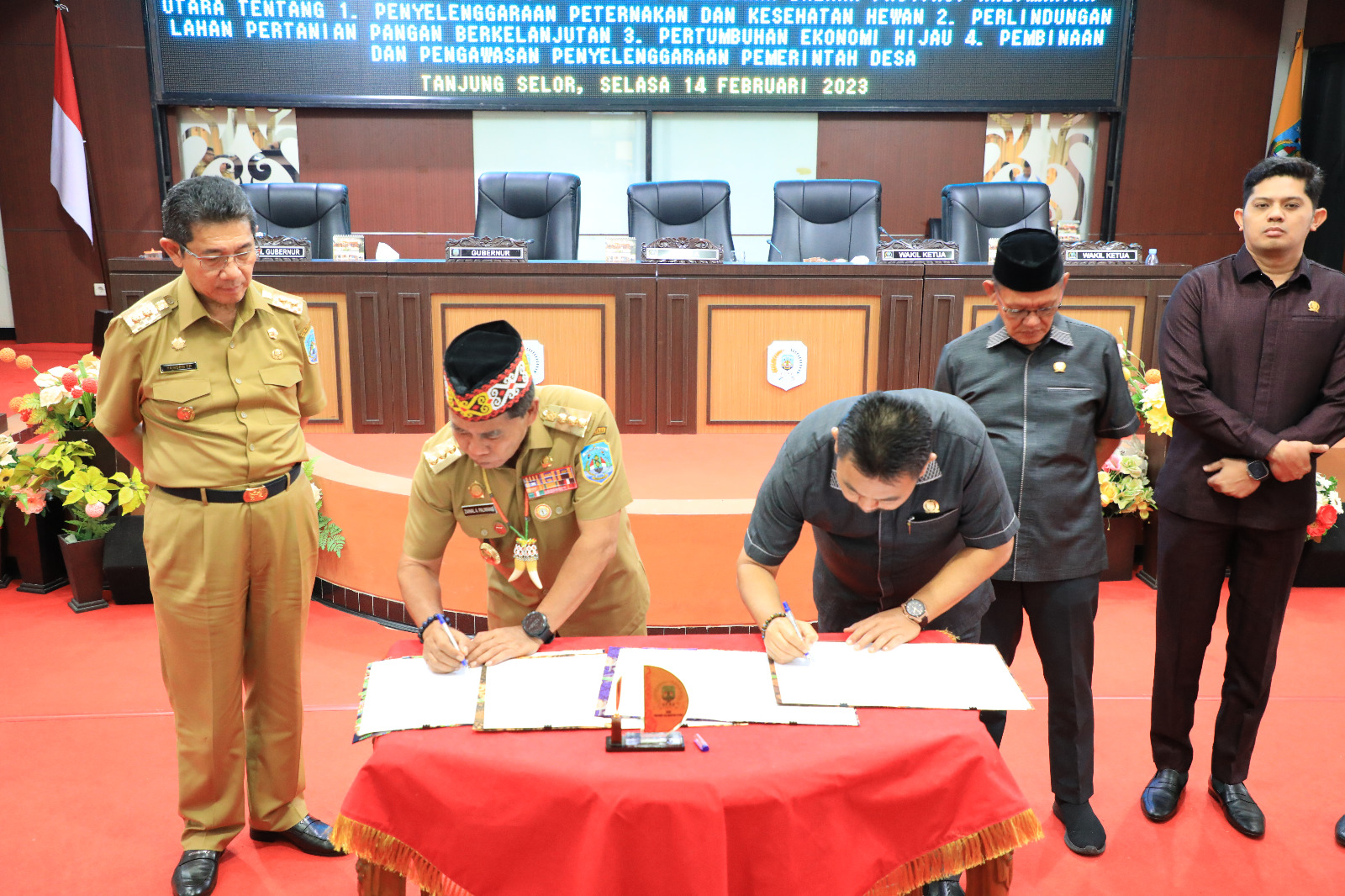 Pemprov-DPRD Setujui Empat Raperda jadi Perda