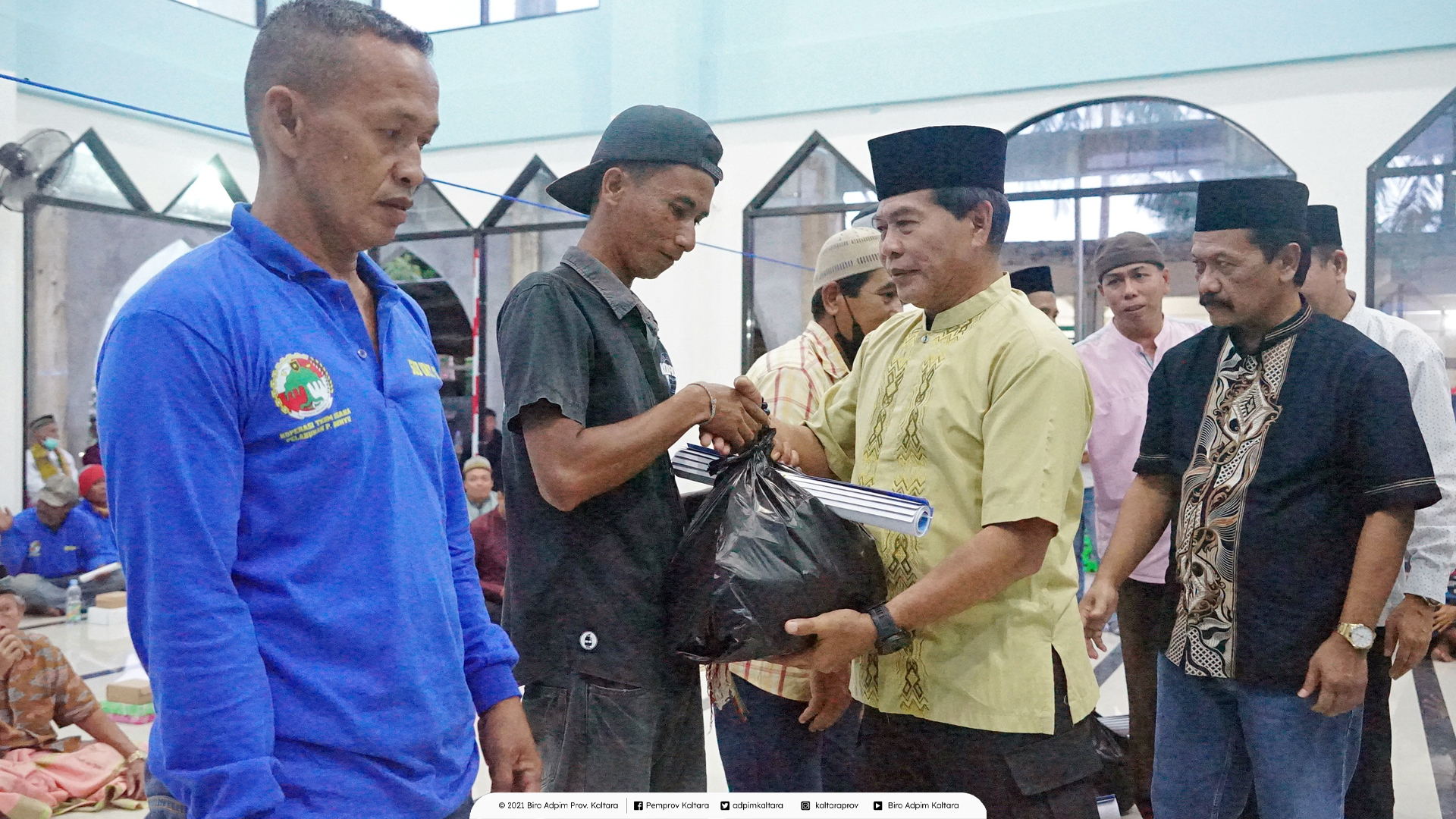 Safari Ramadhan di Pulau Bunyu, Gubernur Zainal Serahkan Beberapa Bantuan