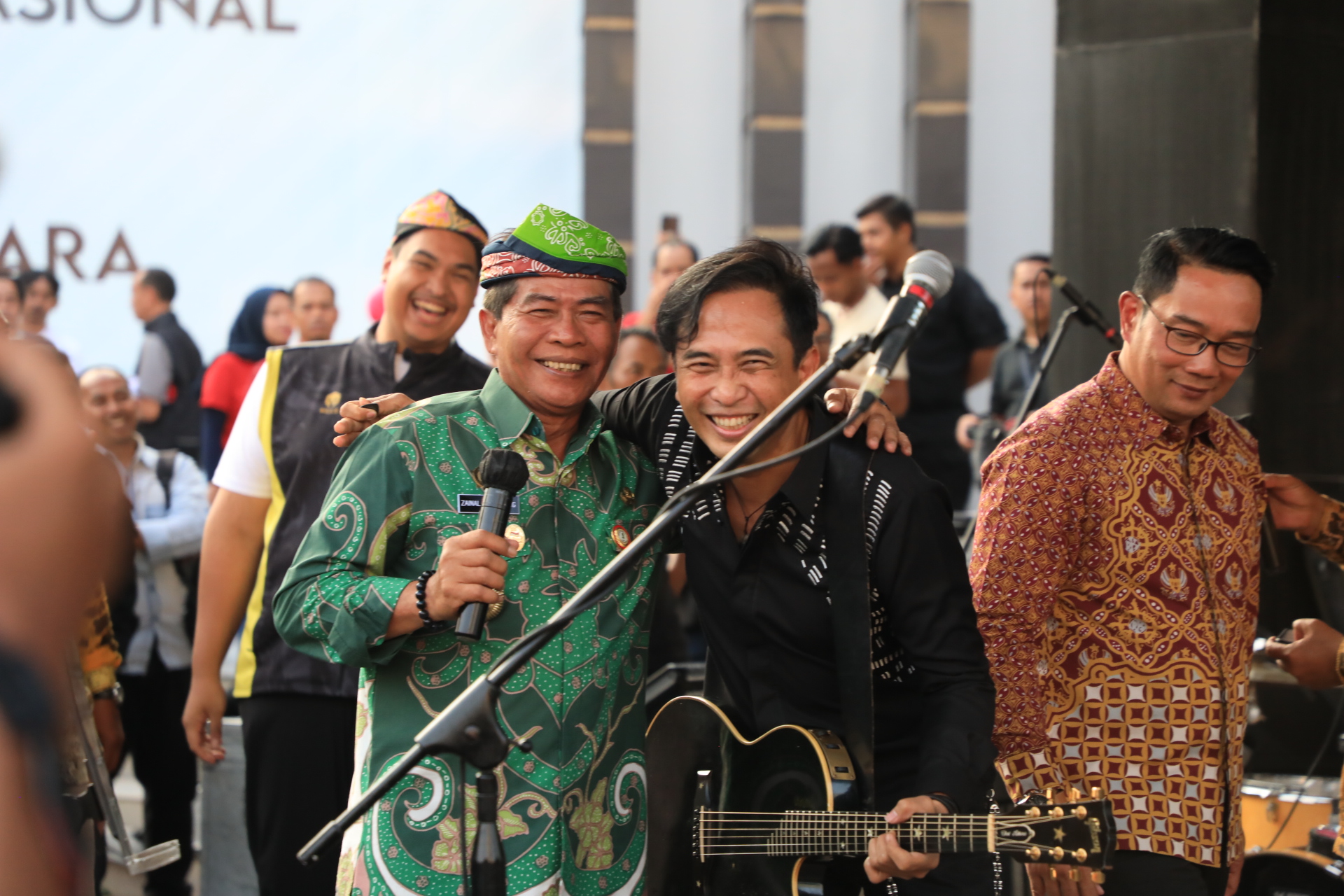 Gubernur Zainal Raih Penghargaan dari Menpora Dito Ariotedjo