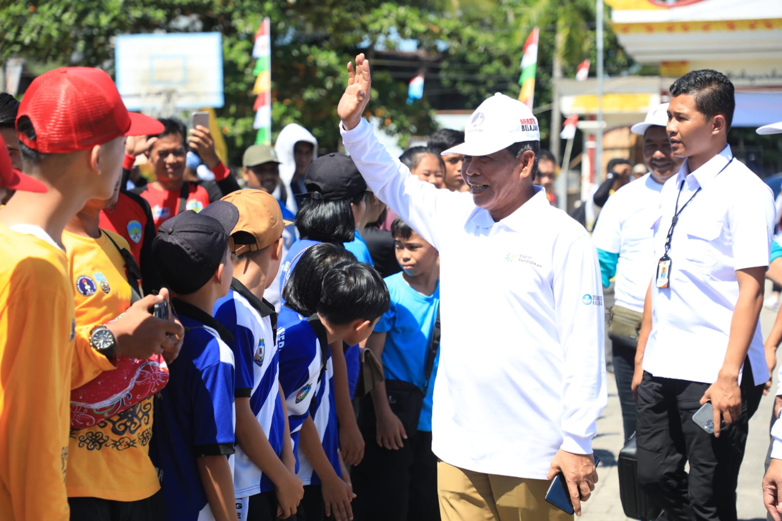 Ratusan Siswa Semarakkan Pesta Olahraga O2SN, Gubernur Zainal: Bangun Sportivitas!