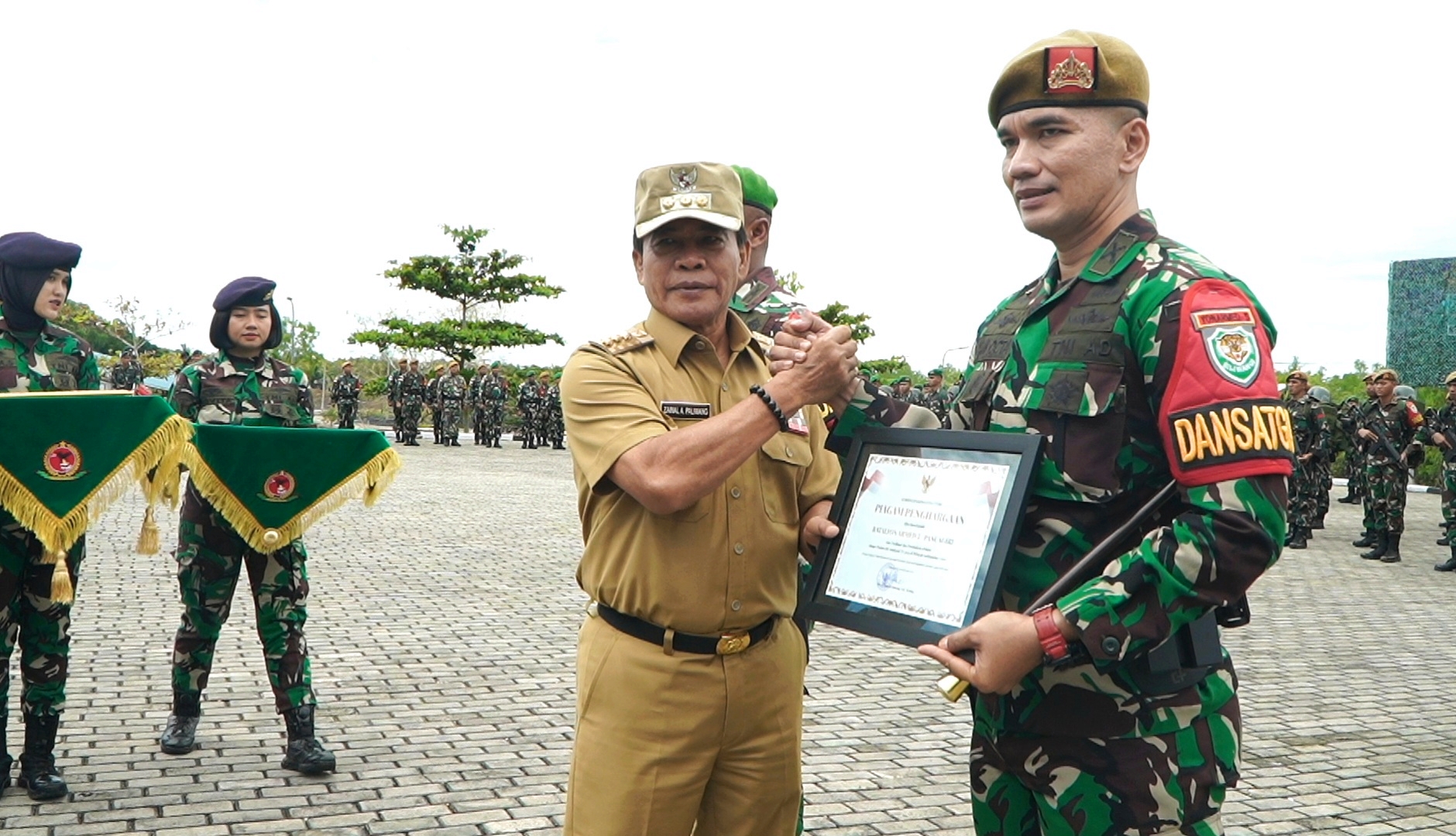 Lepas Sambut Satgas Pamtas RI-Malaysia, Gubernur Titip Jaga Kedaulatan NKRI