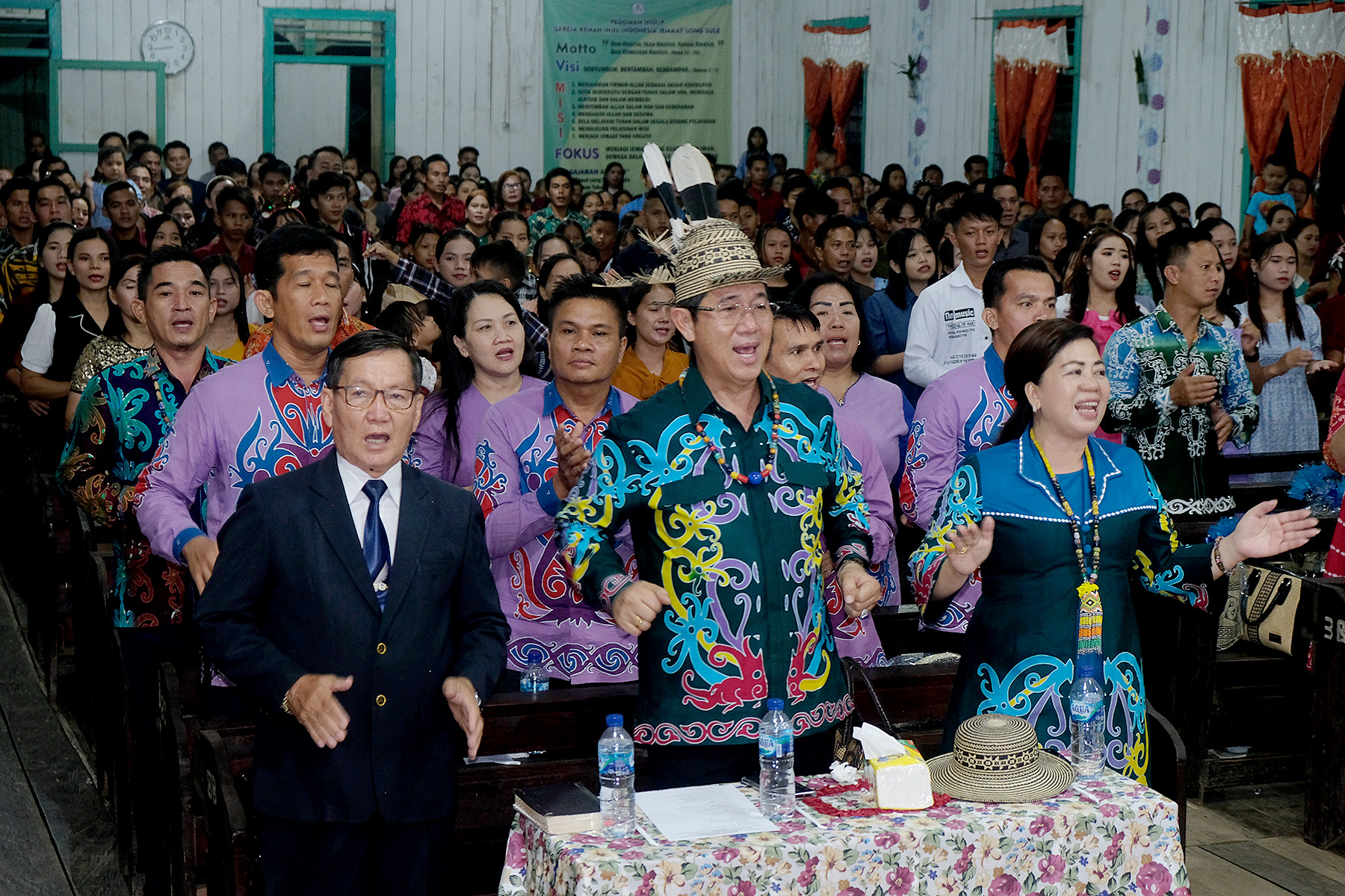 Perjalanan Ibadah Natal ke Perbatasan, Wagub Bersyukur Bisa Kembali Kunjungi Desa Long Sule – Pipa