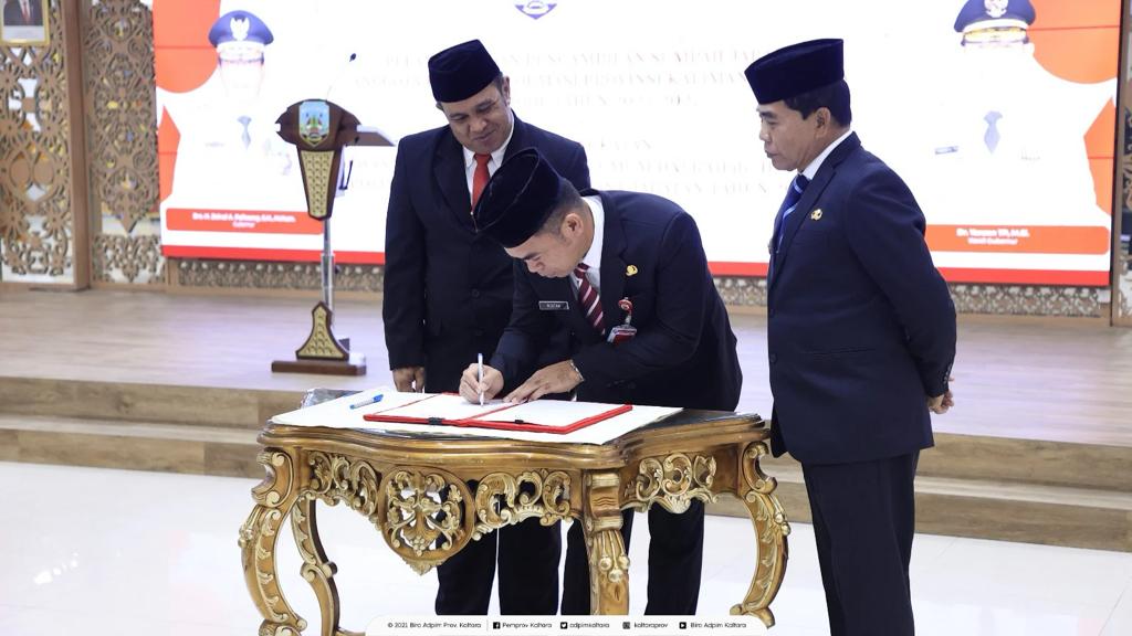 Gubernur Lantik Anggota KIP dan Dewan Pengawas RSUD