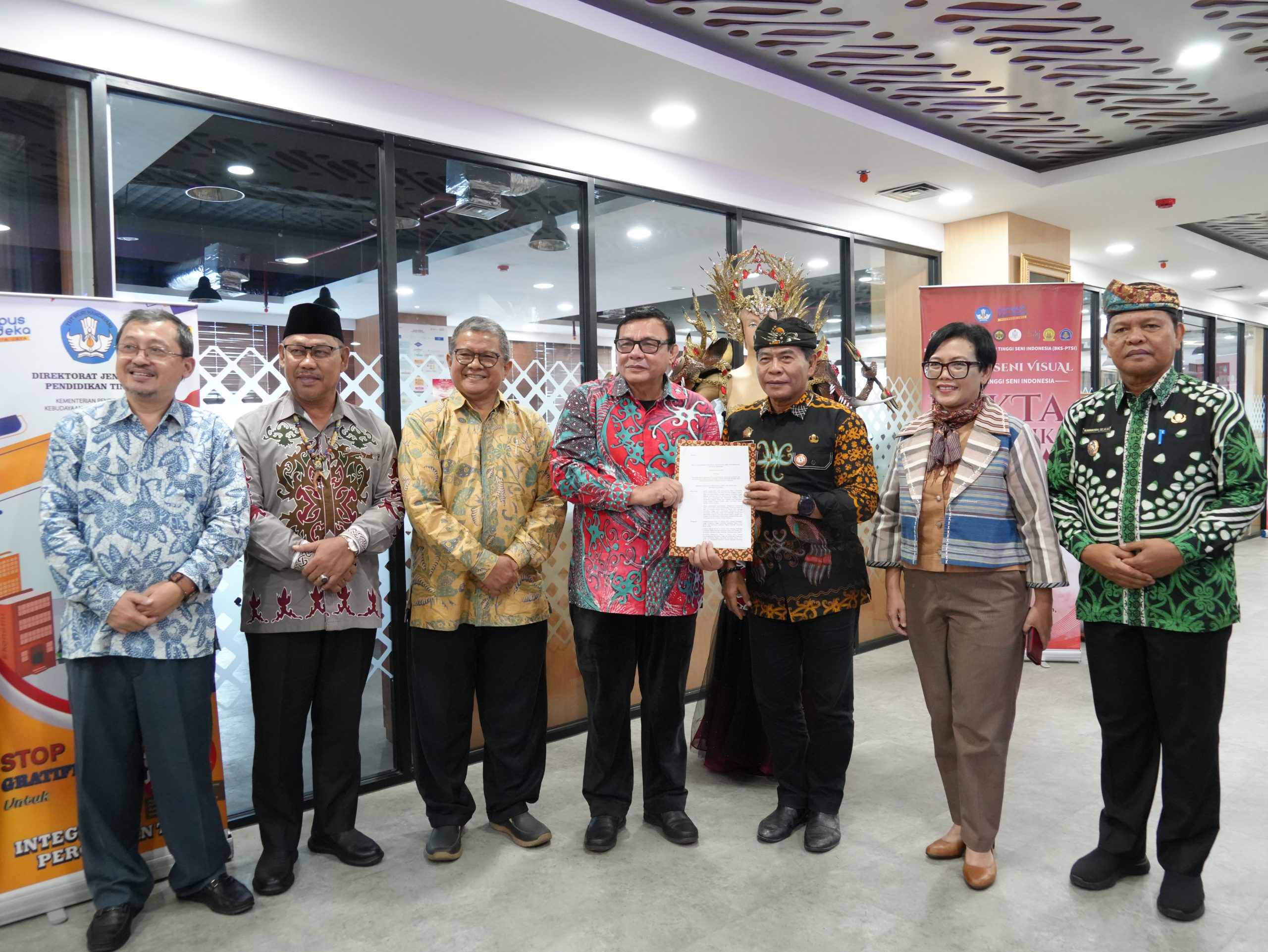 Penyerahan Surat Keputusan (SK) Menteri Pendidikan, Kebudayaan, Riset dan Teknologi (Mendikbudristek) RI