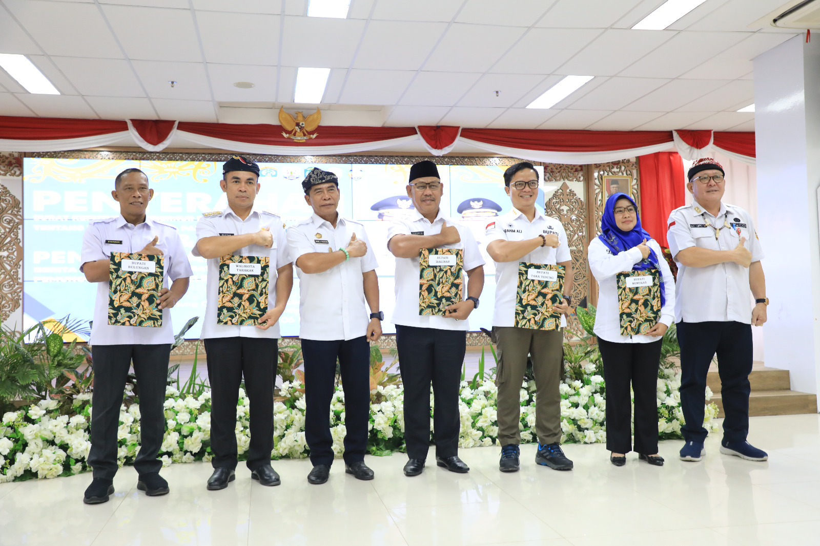 Penyerahan SK Definitif Bagi Hasil Pajak Daerah