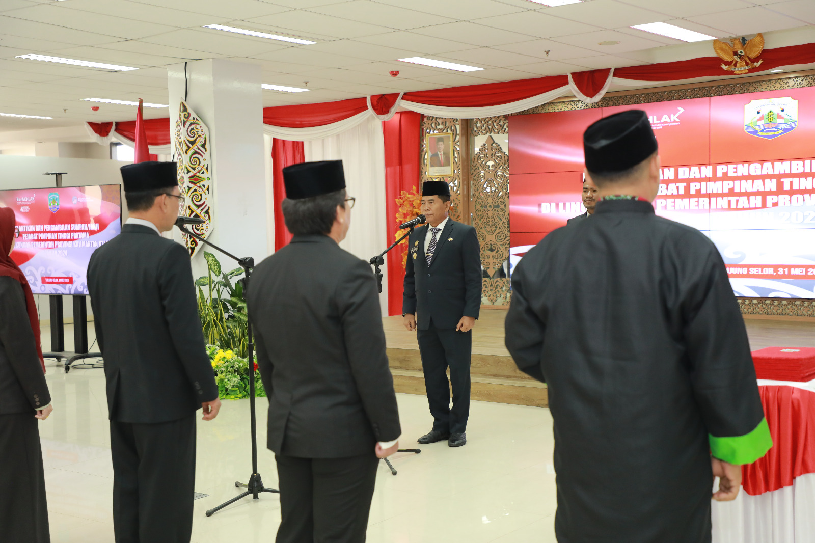 Segarkan Birokrasi, Gubernur Lantik Lima Pejabat Tinggi Pratama