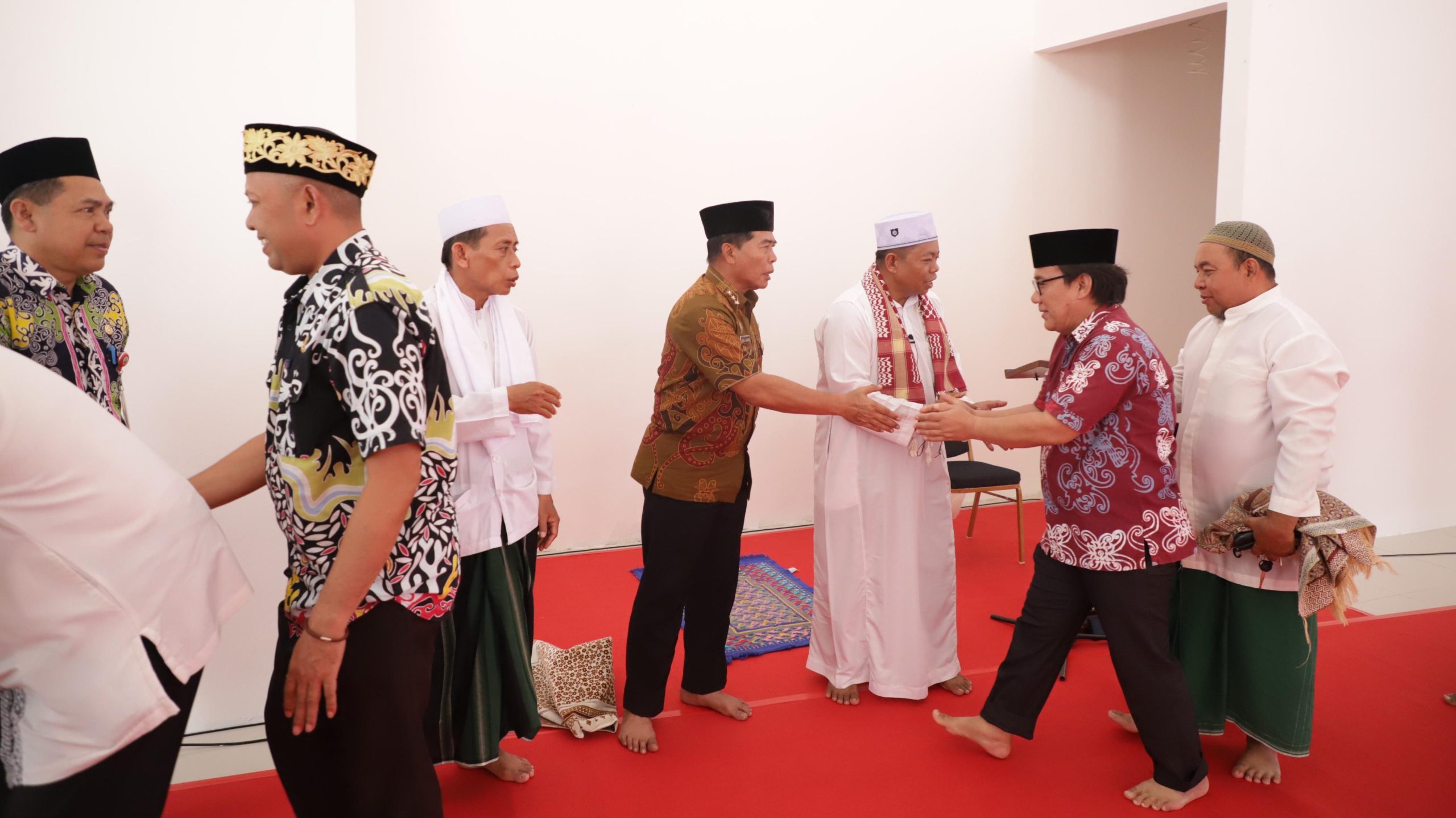 Dibuka untuk Umum dan Pertama Kalinya Azan Berkumandang di Masjid Baru Pemprov