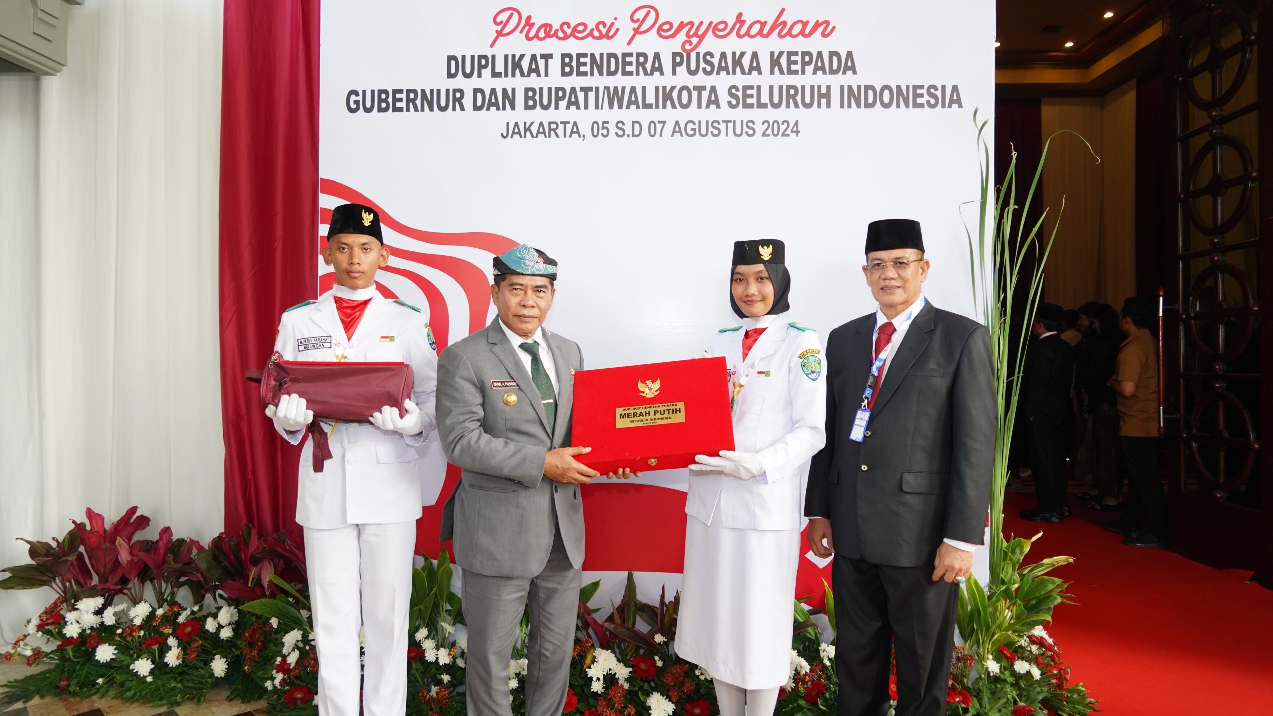 Prosesi Penyerahan Duplikat Bendera Pusaka