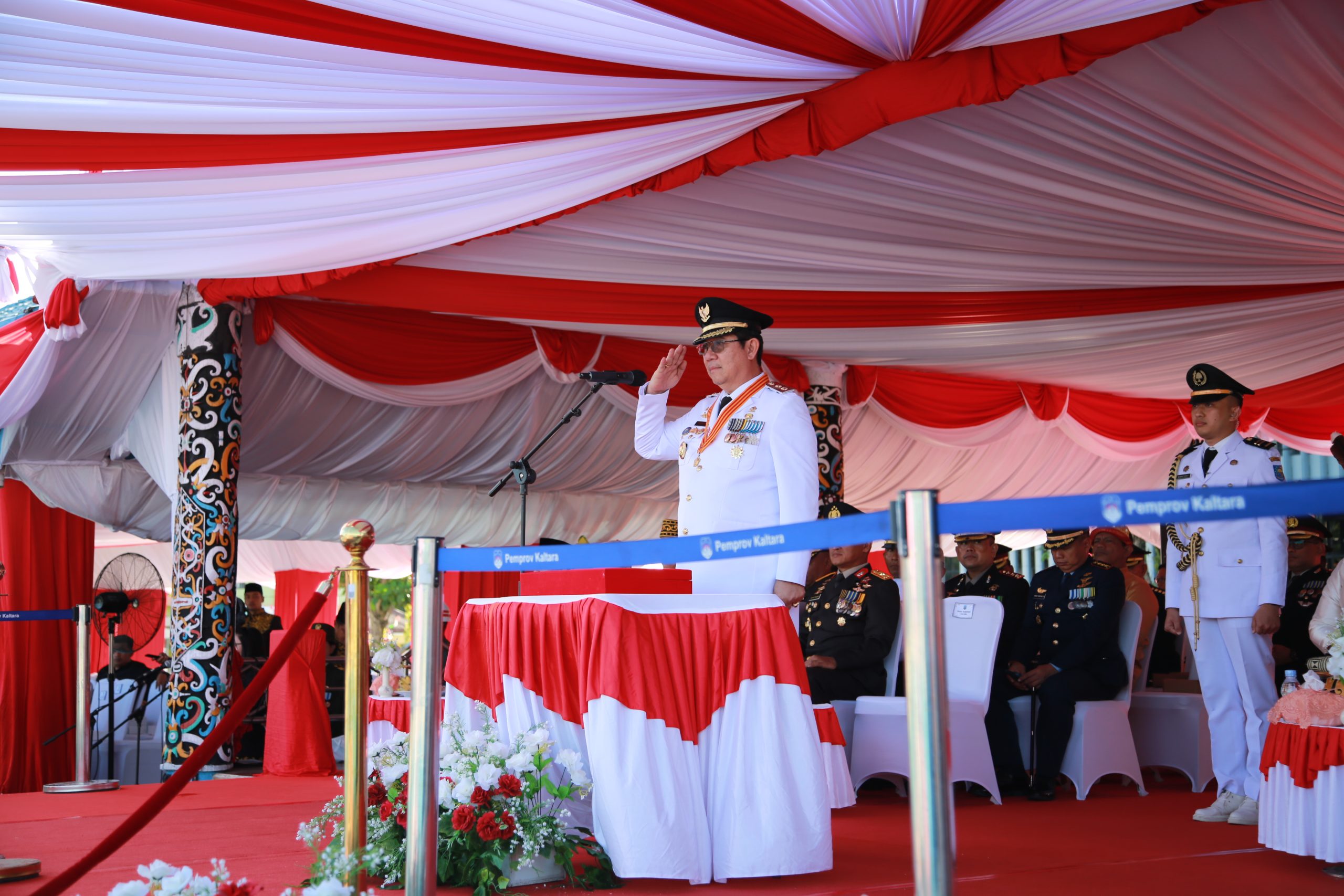 Upacara Penurunan Bendera di Lapangan Agathis