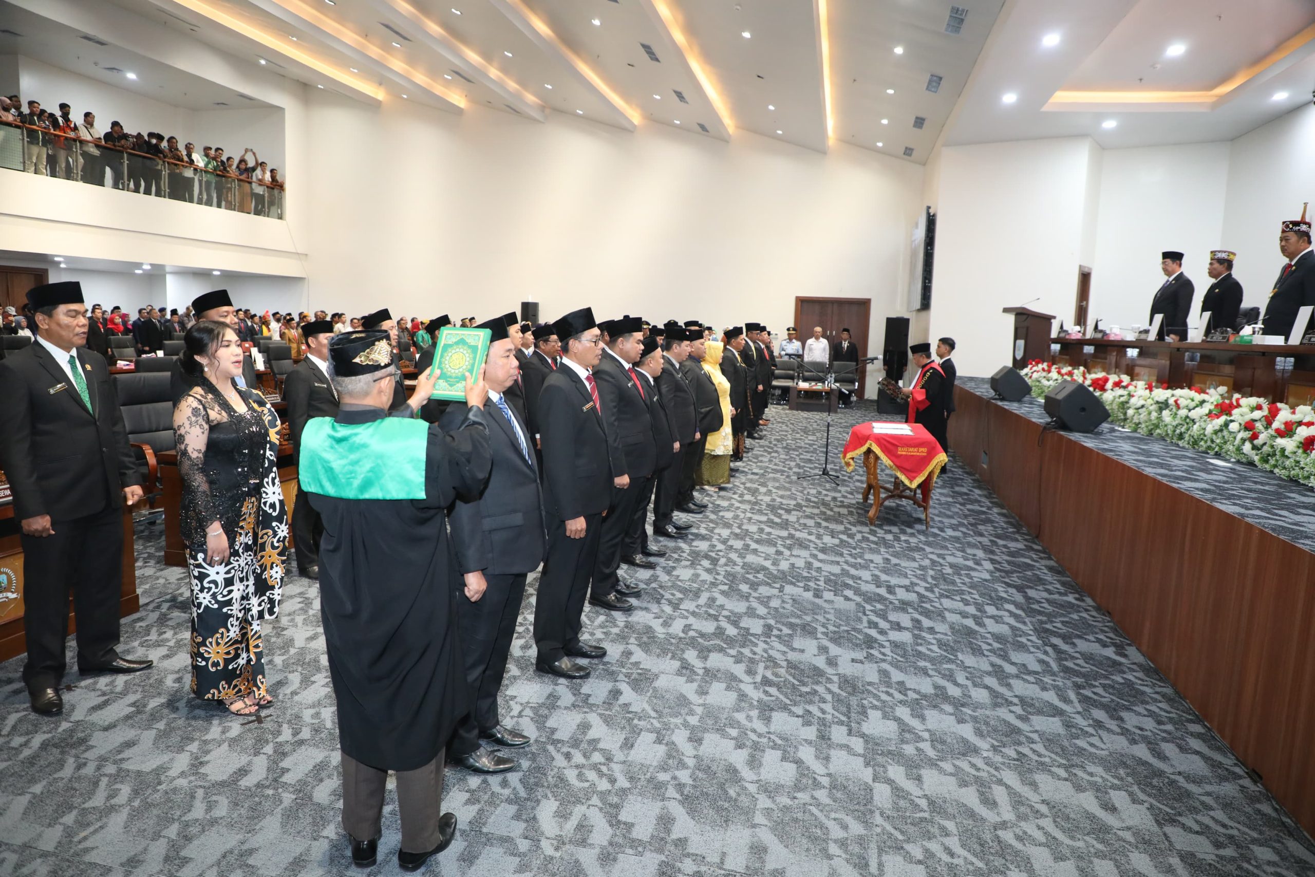 Suasana Khidmat, Gubernur-Wagub Saksikan Pelantikan 35 “Wakil Rakyat’ Kaltara