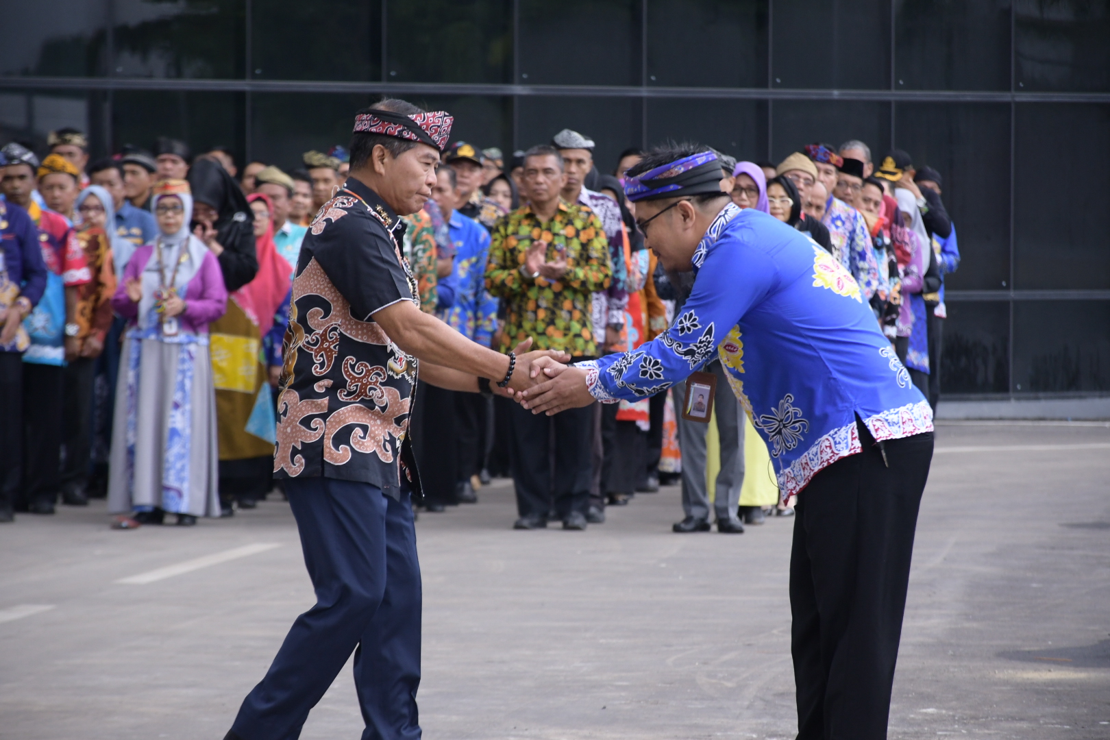 Gubernur Pimpin Apel Pagi Gabungan