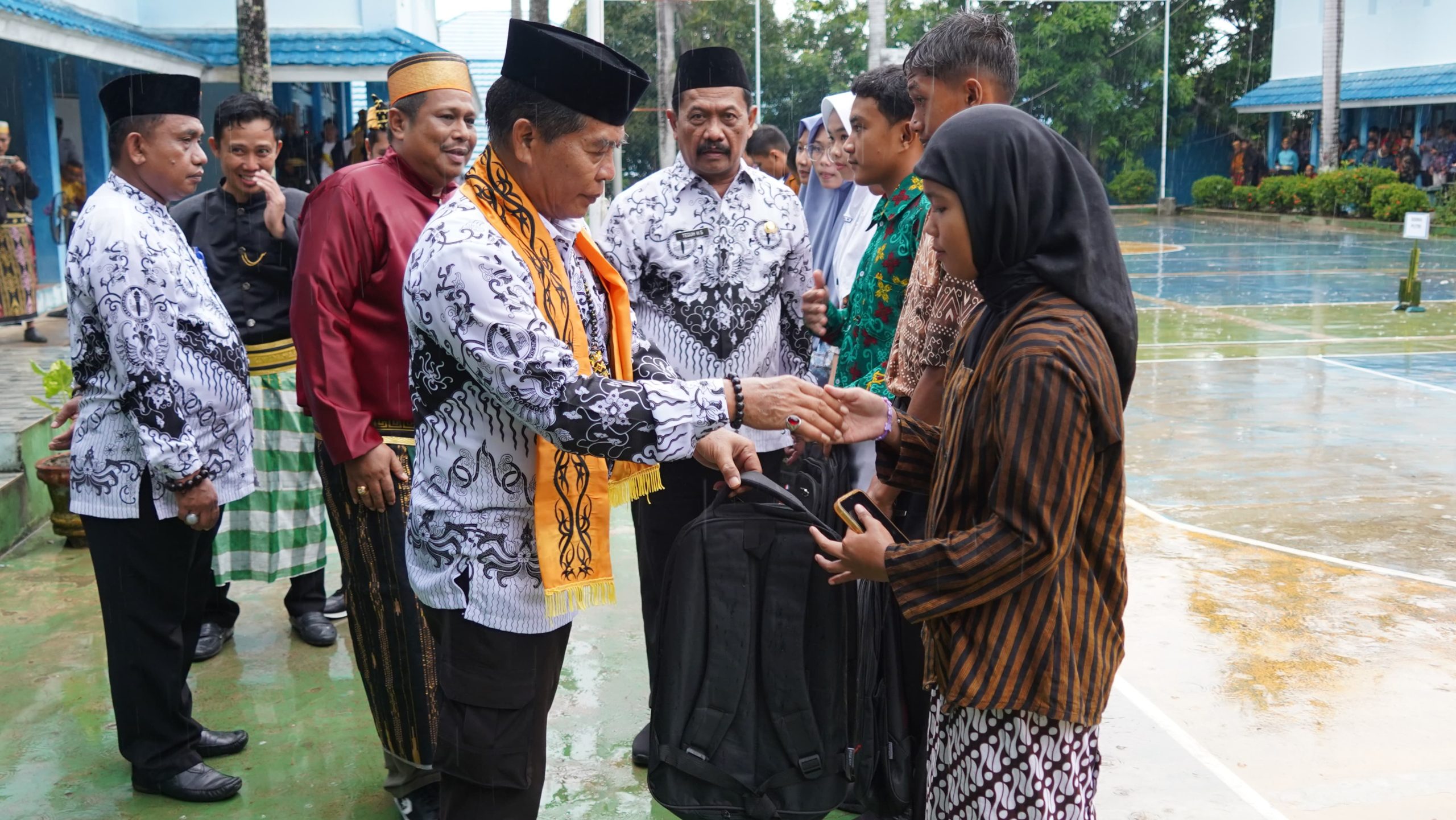 Gubernur: Perlindungan Hukum Kado Spesial Hari Guru
