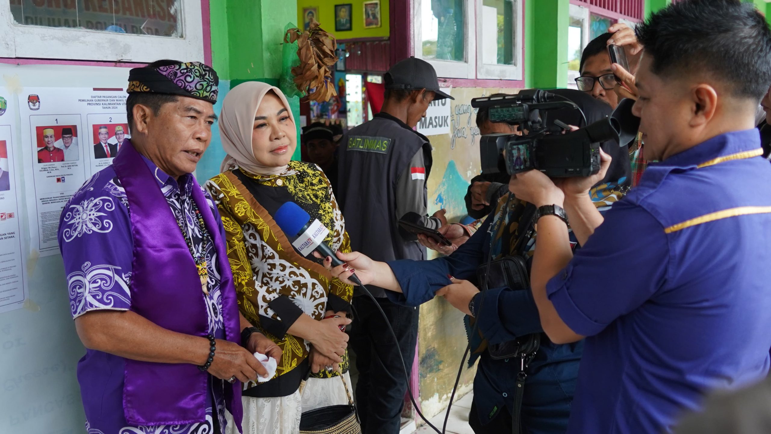 Gubernur Kaltara Salurkan Hak Suara di TPS 19 Tanjung Selor Hilir