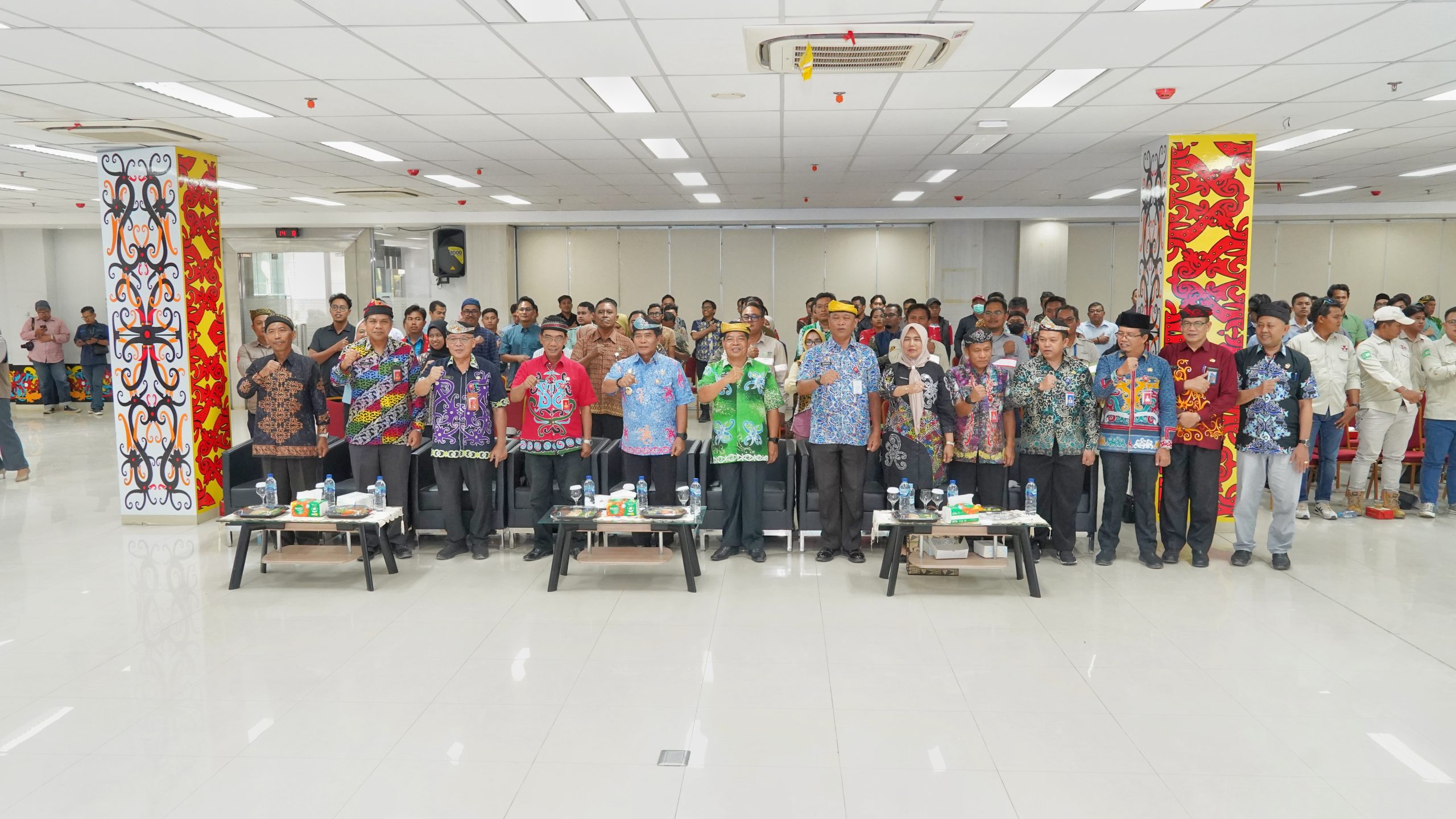 Memberikan Penghargaan Keselamatan dan Kesehatan Kerja (K3) atau 𝘡𝘦𝘳𝘰 𝘈𝘤𝘤𝘪𝘥𝘦𝘯𝘵 kepada 12 perusahaan di Kalimantan Utara