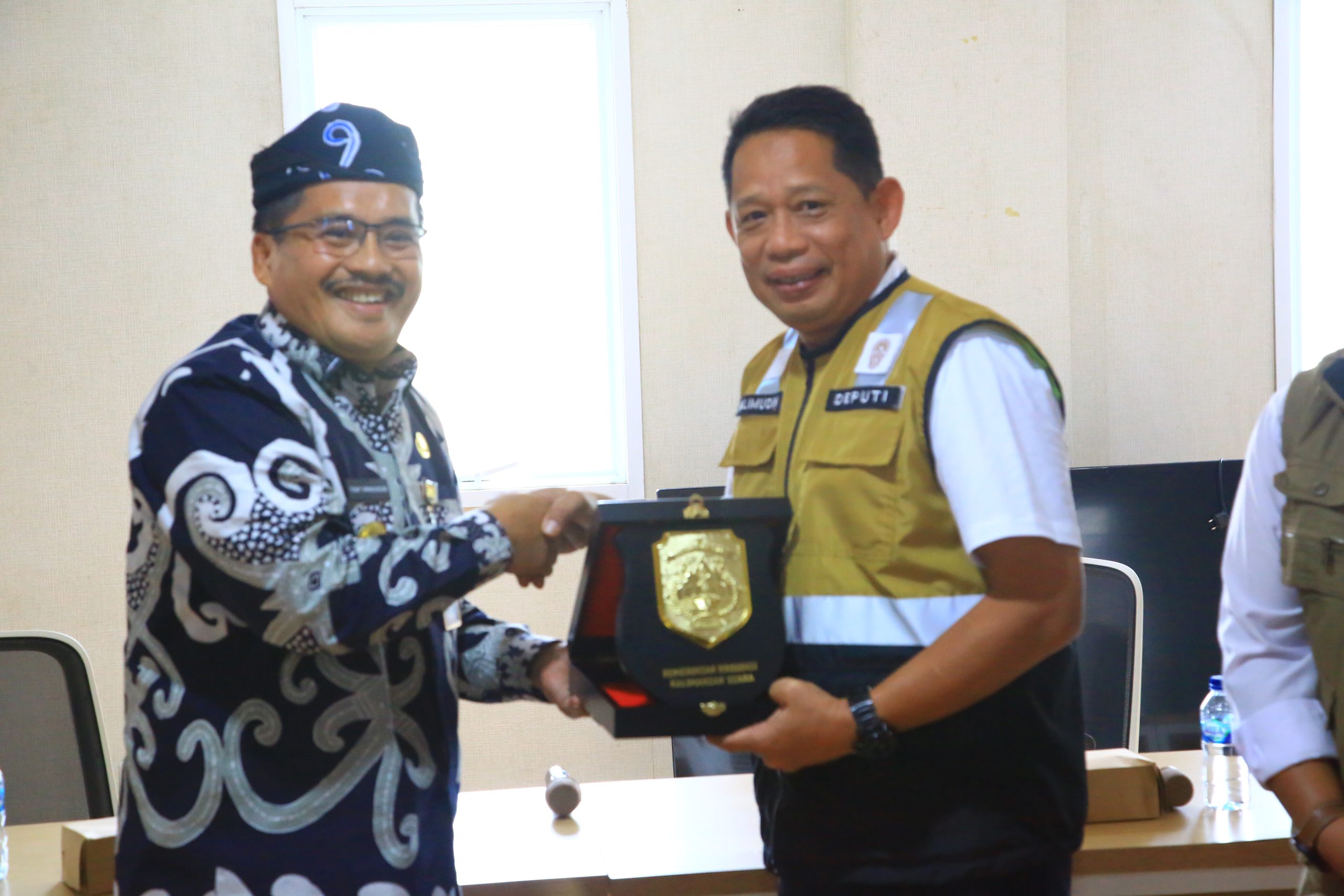 Penjabat Sementara (Pjs.) Gubernur Kalimantan Utara, Togap Simangusong beserta jajaran pejabat Pemprov Kaltara melakukan kunjungan kerja ke Ibu Kota Nusantara (IKN)