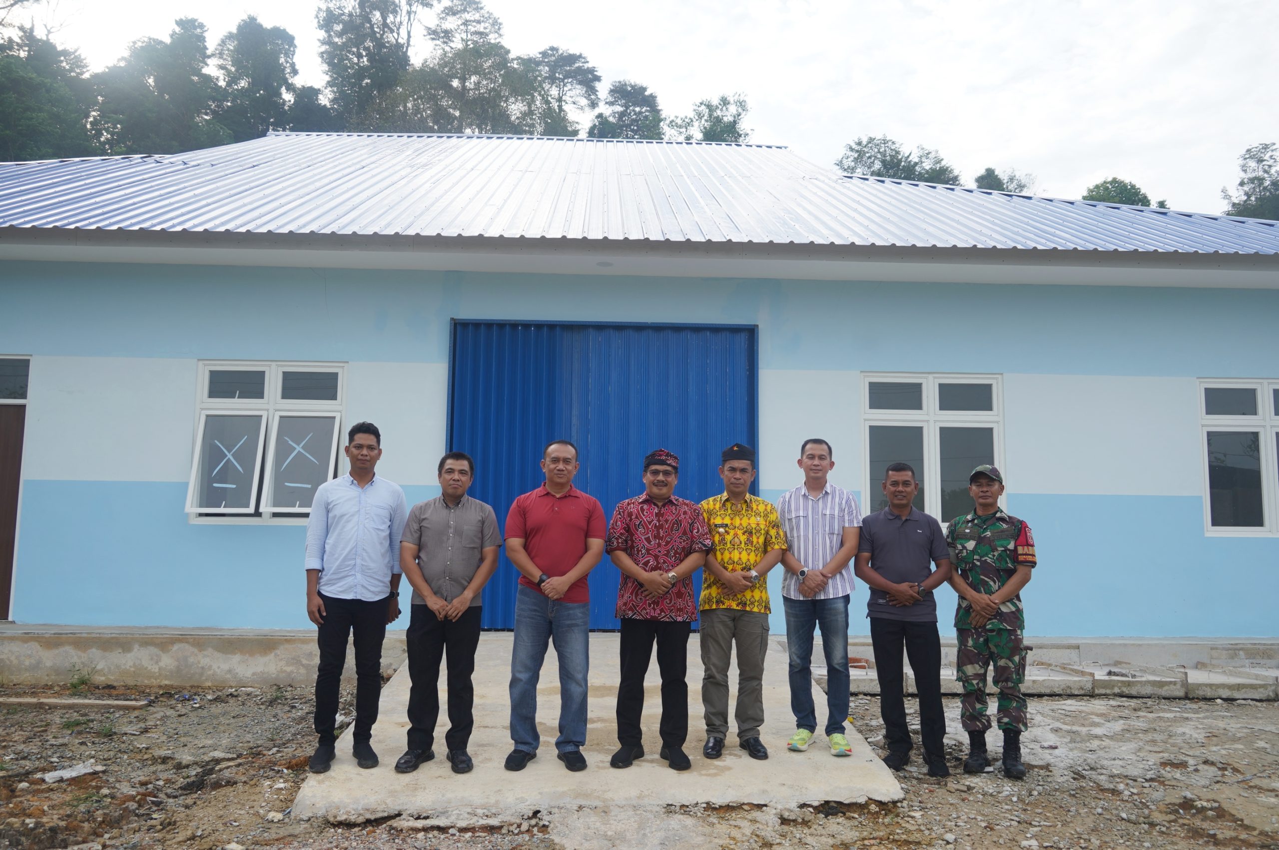 Pjs. Gubernur Kalimantan Utara, Togap Simangunsong, meninjau pembangunan dapur umum yang berlokasi di Kelurahan Karang Harapan
