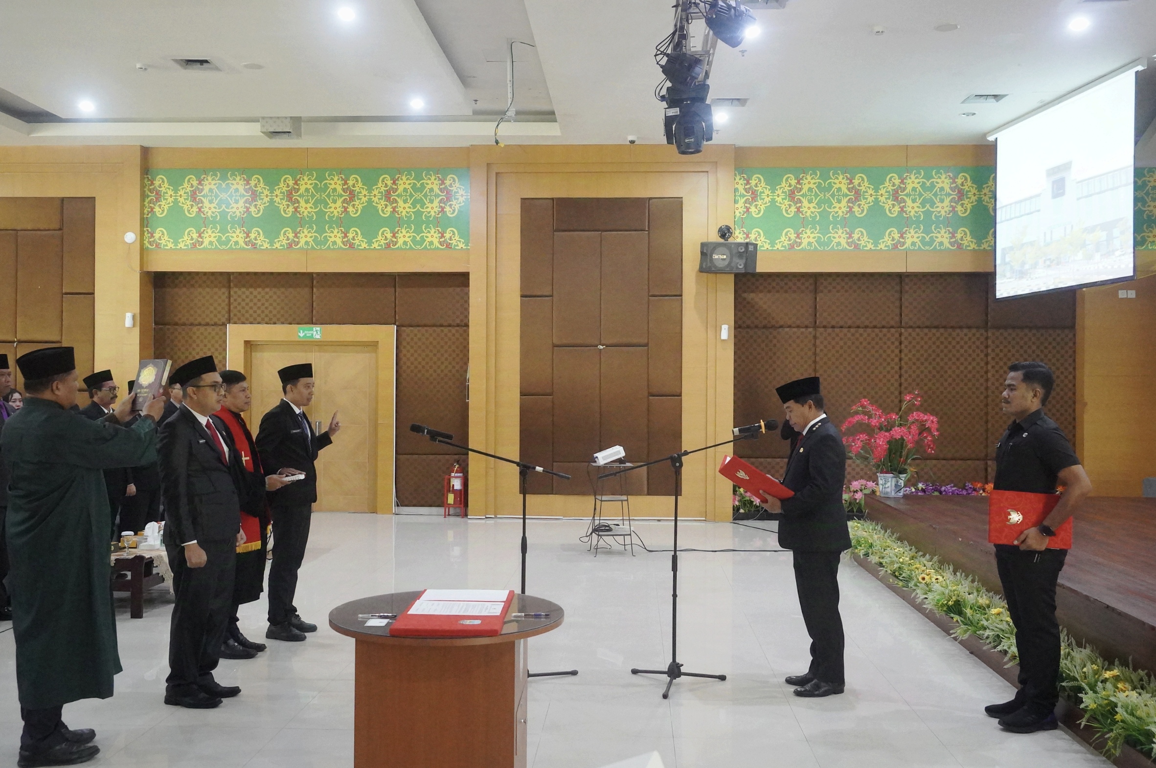 Gubernur Kalimantan Utara Dr. H. Zainal A Paliwang, S.H., M.Hum melantik 9 (sembilan) orang pejabat fungsional