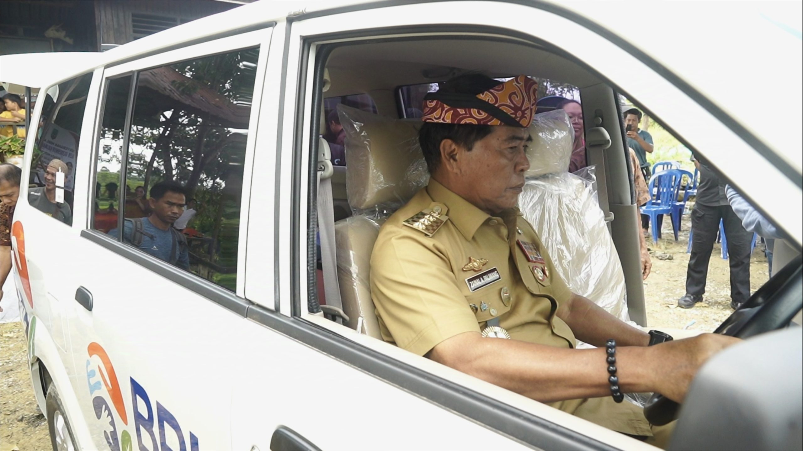 Gubernur Salurkan Ambulans ke Warga Desa Sajau Demi Tingkatkan Akses Kesehatan