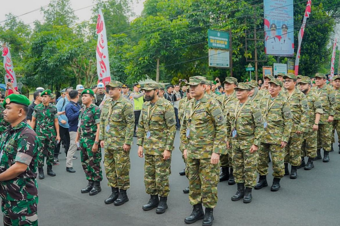 Gubernur Kaltara Zainal Paliwang ‘Nostalgia’ di Akmil Magelang: Pakai Seragam Komcad!