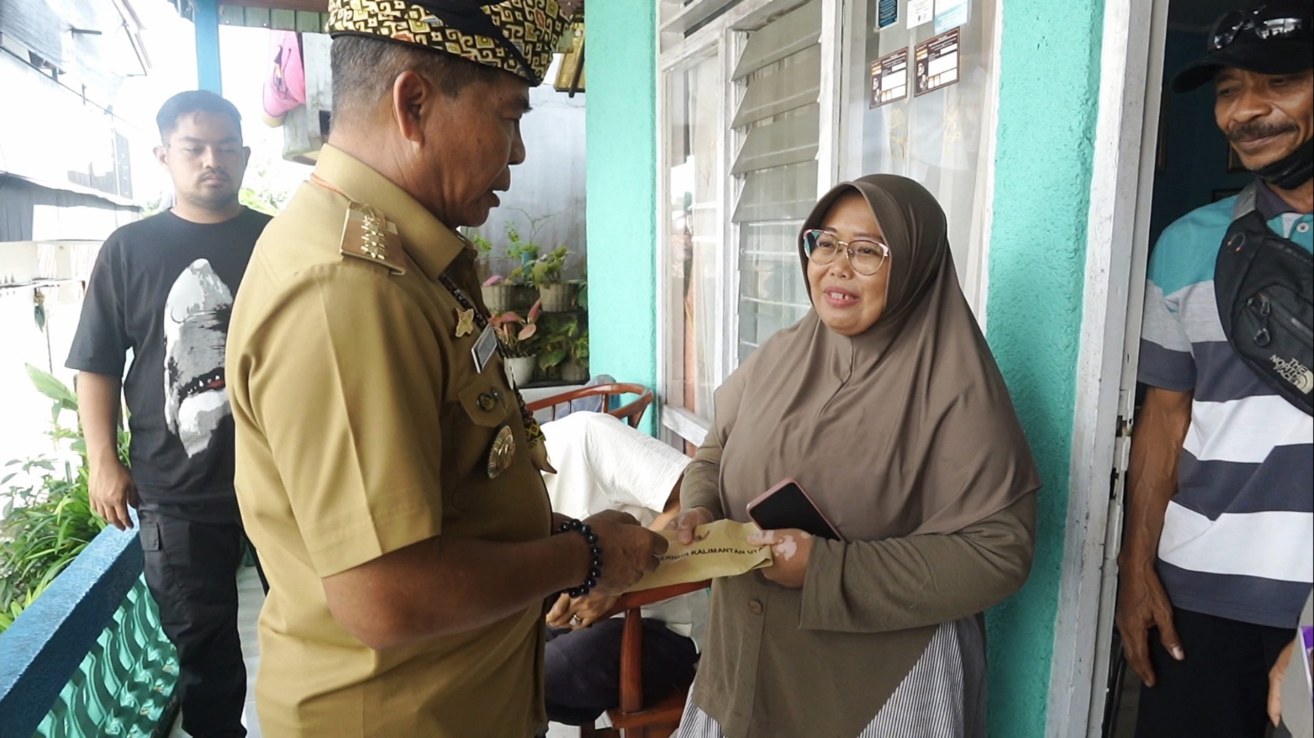Pemberian Bantuan Sosial bagi Korban Bencana Alam Tanah longsor di Kota Tarakan