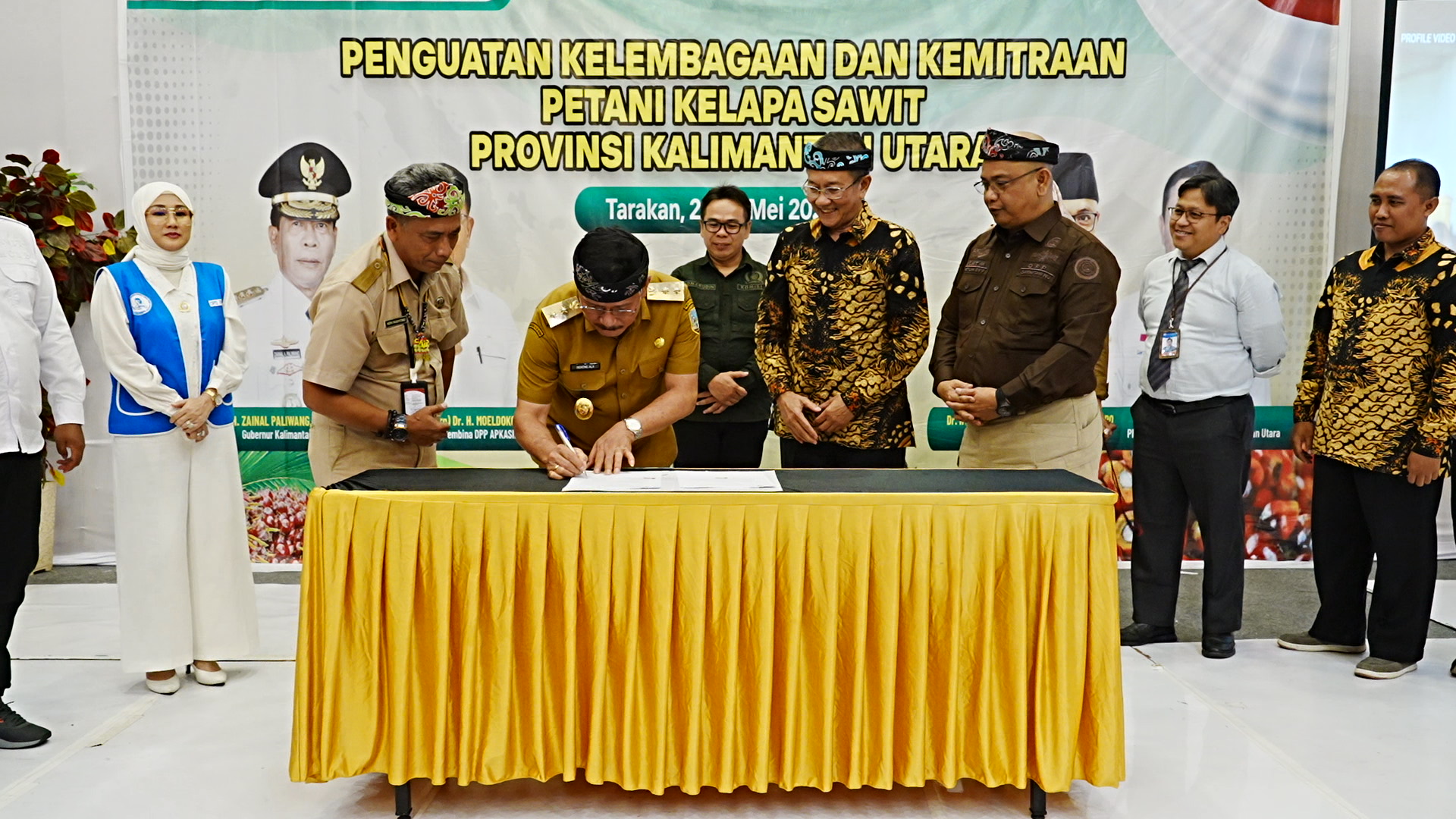 Selain tingkatkan perekonomian, sektor kelapa sawit mampu serap banyak tenaga kerja lokal