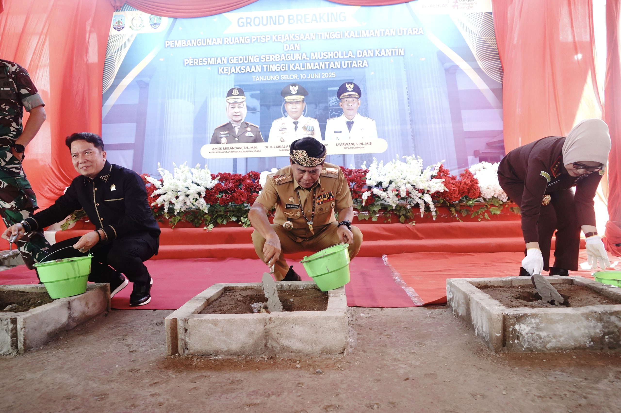 Peletakan Batu Pertama Pembangunan Gedung Pelayanan Terpadu Satu Pintu (PTSP) Kejati Kaltara.