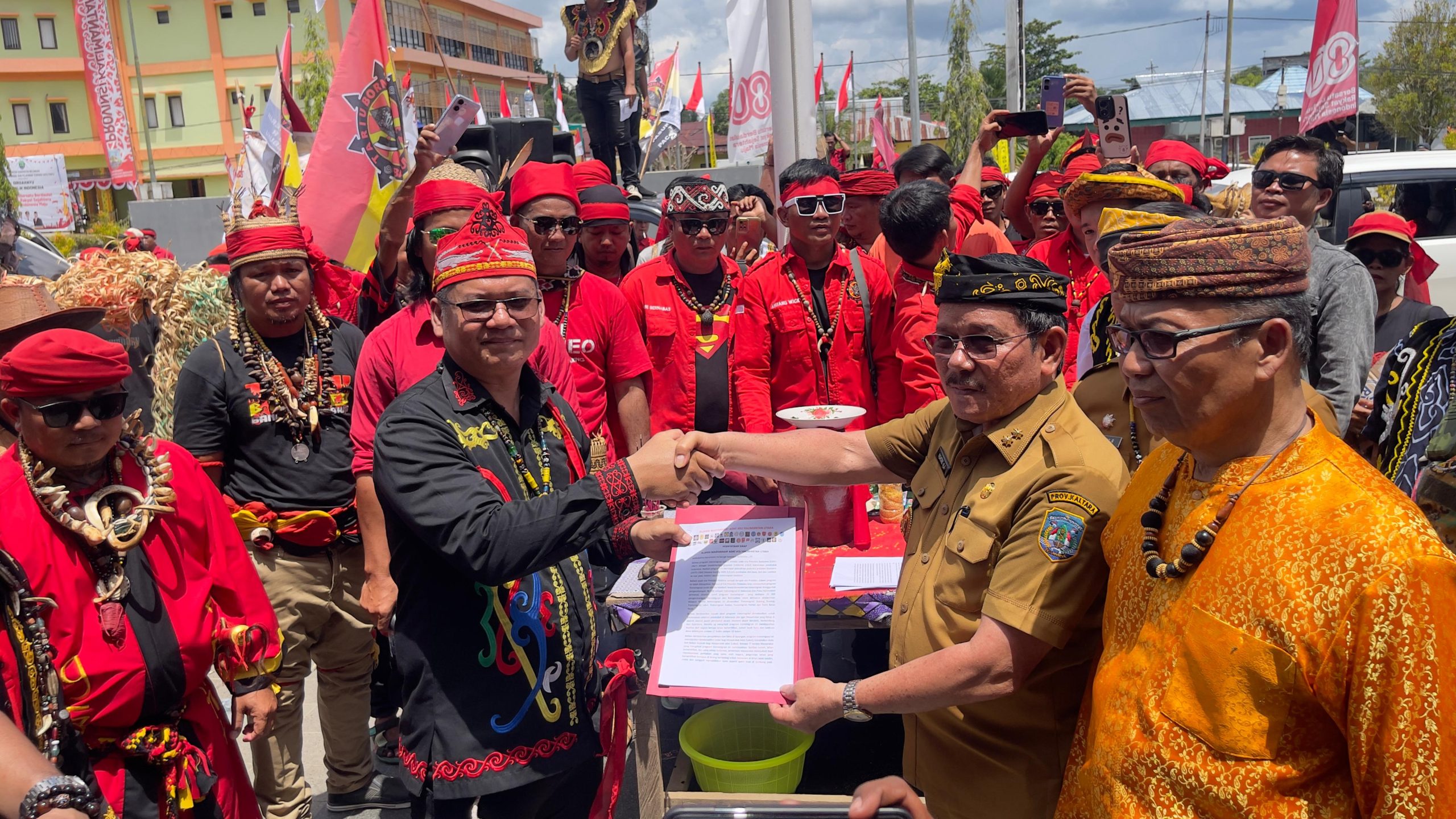 Temui pengunjuk rasa, Wagub Ingkong Ala nyatakan Kaltara sudah setop transmigrasi dari luar, utamakan lokal