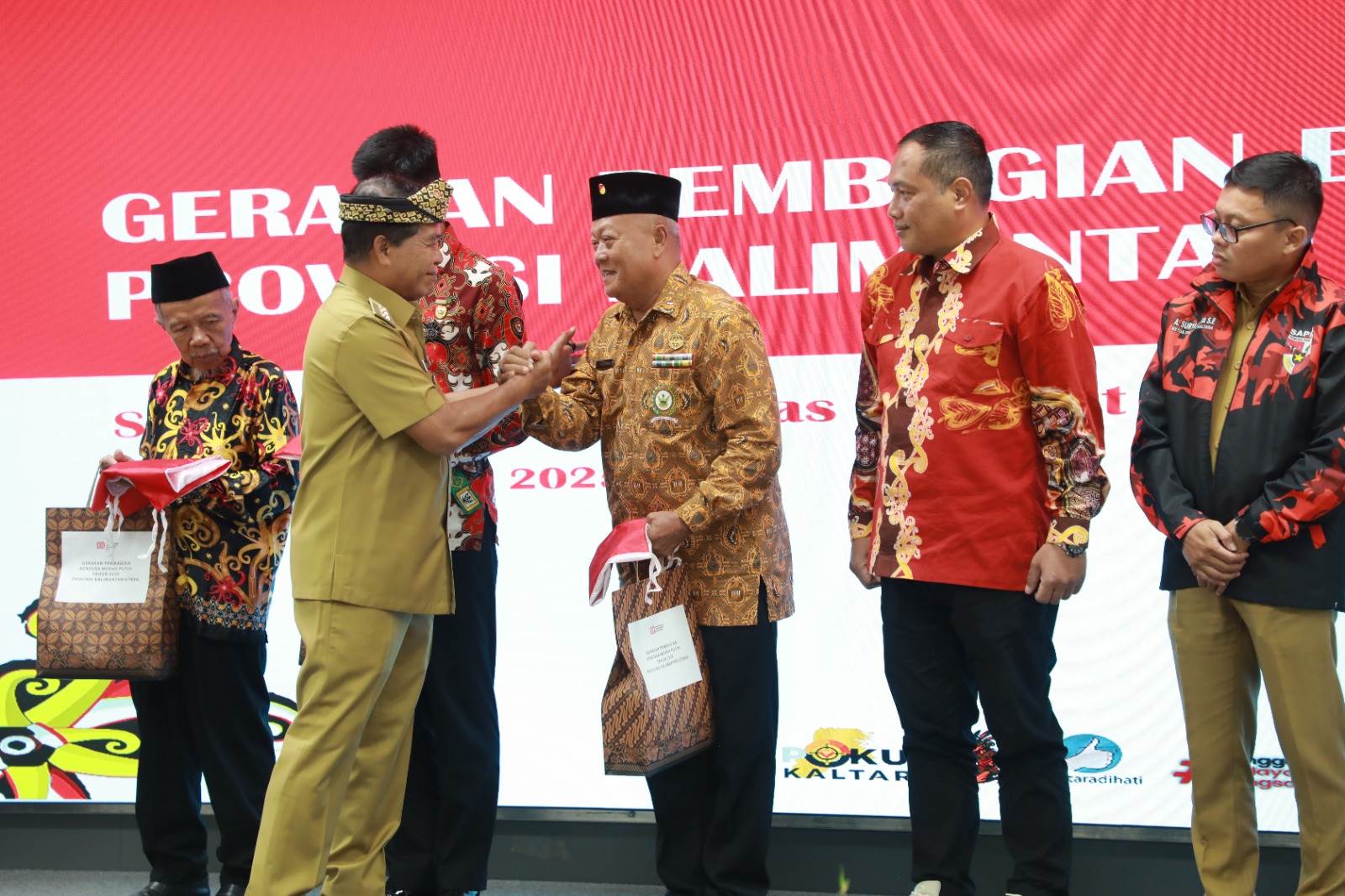 Gubernur: Kibarkan Bendera Merah Putih dengan bangga sebagai simbol semangat persatuan