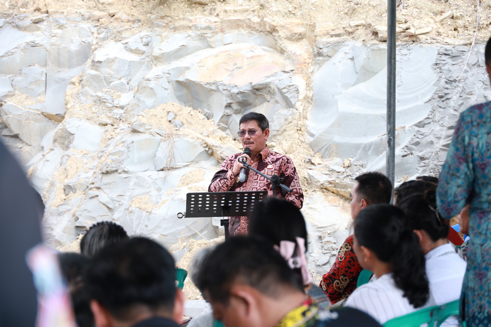 Wagub Ingkong Ala letakkan batu pembangunan Gereja GPIB Maranatha: Harapan peningkatan iman dan toleransi