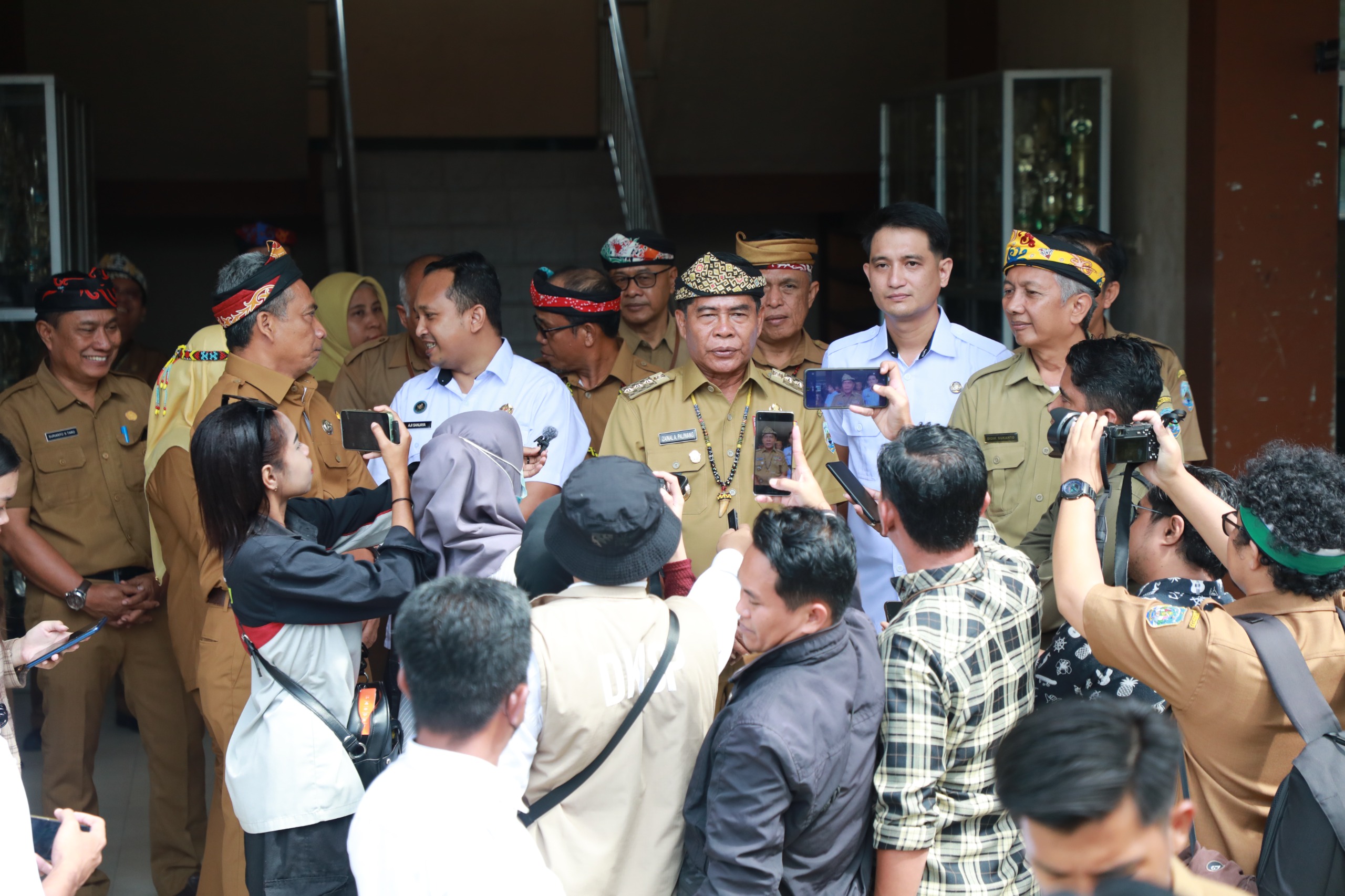 2.900 pelajar ibukota Kaltara terima menu MBG, Gubernur Zainal bagikan simbolik di SMA 1 Tanjung Selor