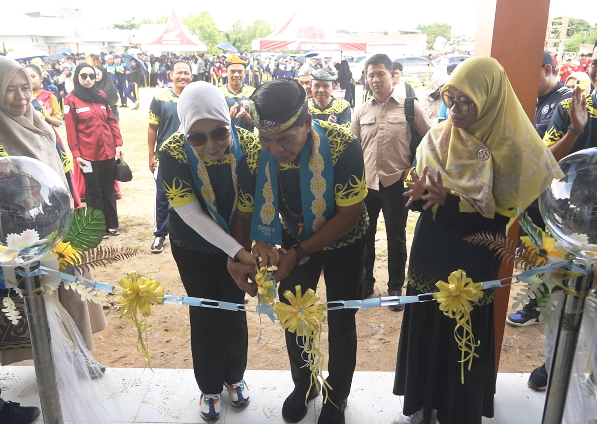 ‘Sehat raga, cerdas literasi’ Gubernur Zainal dan Bunda Literasi Kaltara resmikan perpustakaan ‘Idamanku’ SMAN 4 Tarakan*
