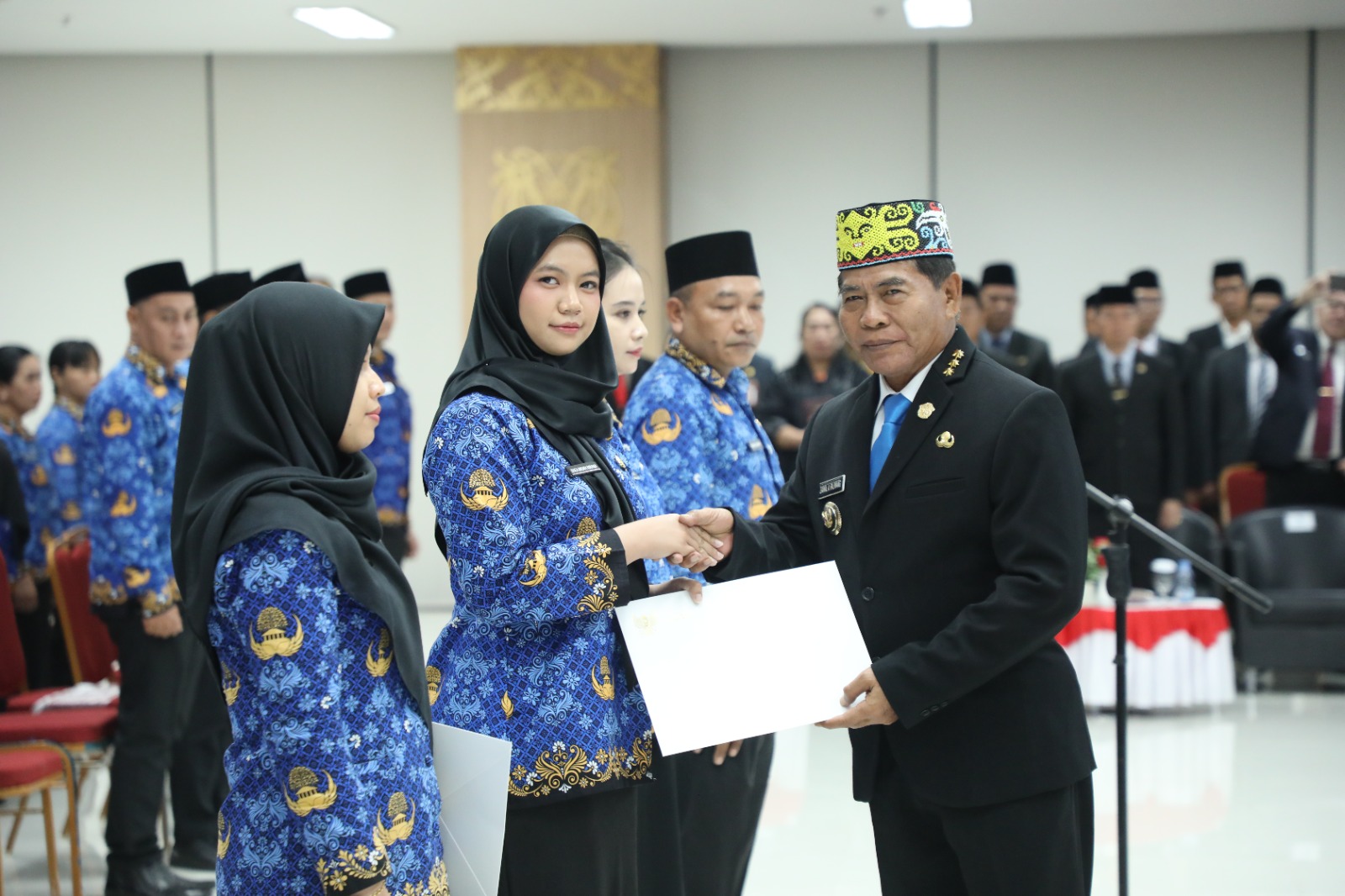 Lantik PPPK Tahap II jadi ASN, Gubernur Zainal Paliwang atensi jangan malas masuk kantor!