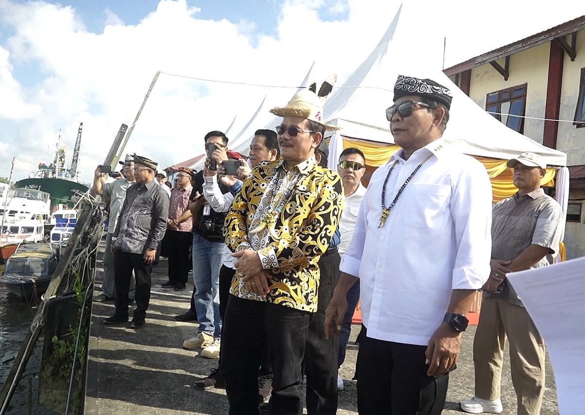 Kejuaraan perahu dayung berbasis budaya rangkai perayaan 13 tahun Kalimantan Utara
