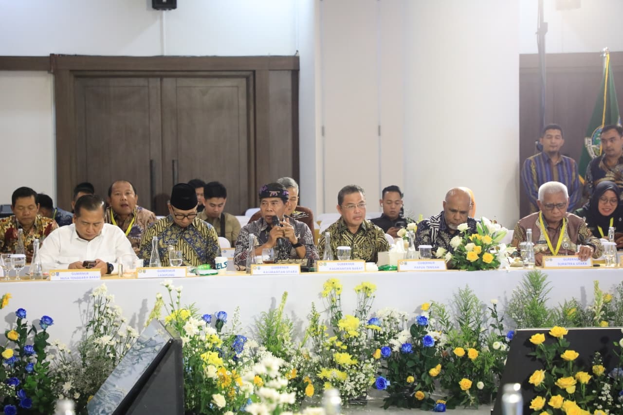 Pengukuhan dan rapat Gubernur se-Indonesia bahas isu strategis nasional hingga daerah