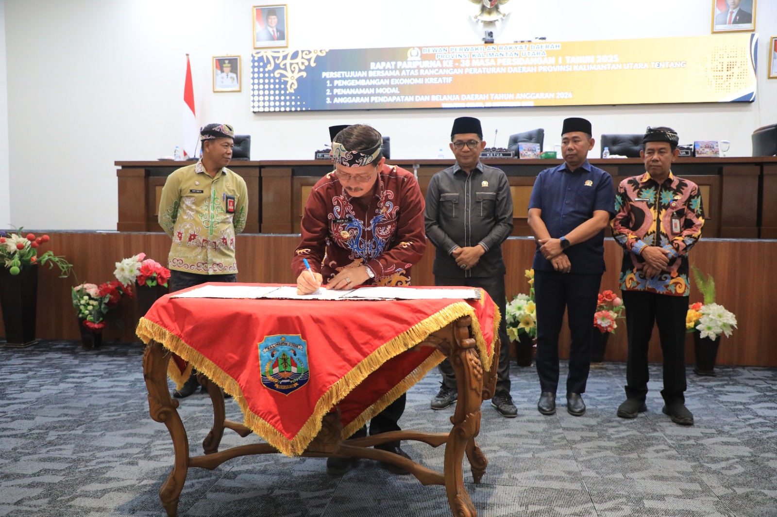 Selain APBD 2026, Pemprov-DPRD sahkan Perda Penanaman Modal hingga Ekonomi Kreatif